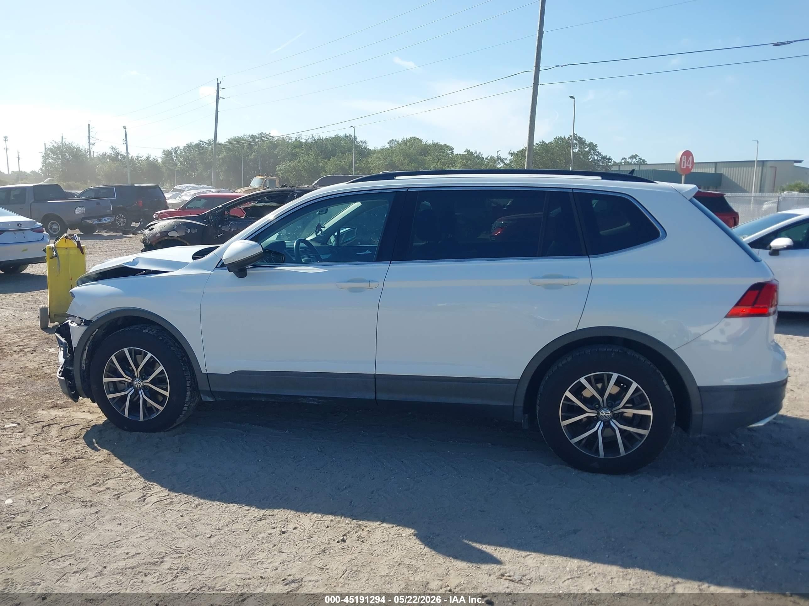 2019 Volkswagen Tiguan 2.0t Se/2.0t Sel/2.0t Sel R-line/2.0t Sel R-line Black White vin: 3VV3B7AX9KM073378