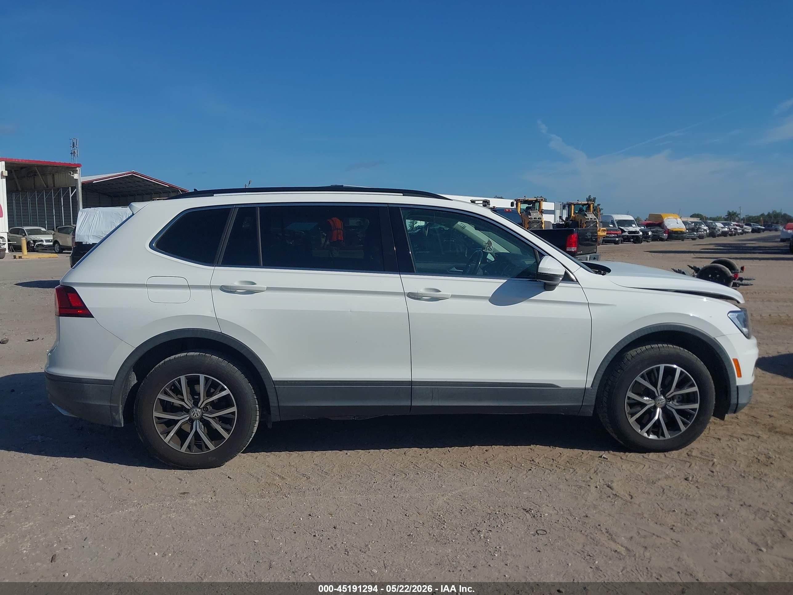 2019 Volkswagen Tiguan 2.0t Se/2.0t Sel/2.0t Sel R-line/2.0t Sel R-line Black White vin: 3VV3B7AX9KM073378