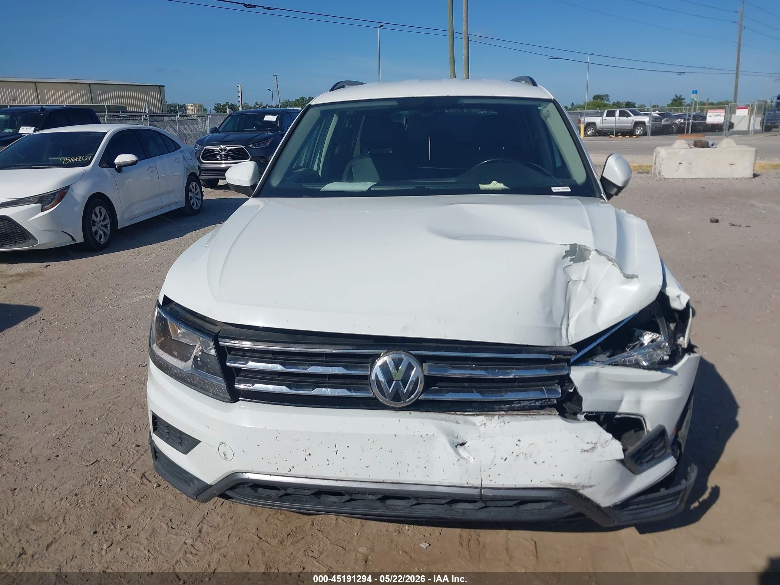 2019 Volkswagen Tiguan 2.0t Se/2.0t Sel/2.0t Sel R-line/2.0t Sel R-line Black White vin: 3VV3B7AX9KM073378