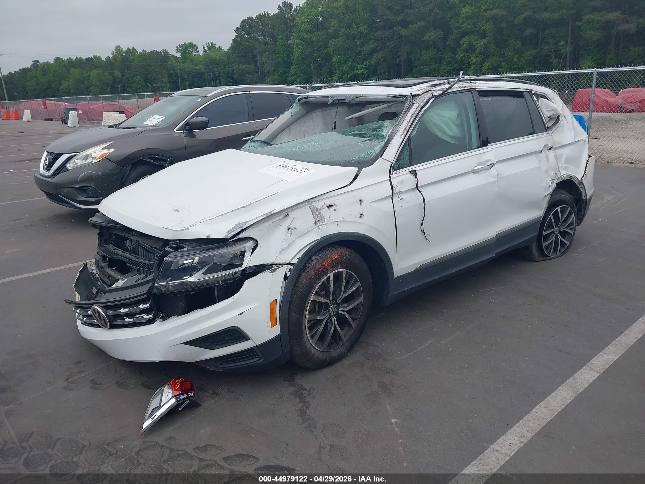 2020 Volkswagen Tiguan 2.0t Se/2.0t Se R-line Black/2.0t Sel Белый vin: 3VV3B7AX9LM016339