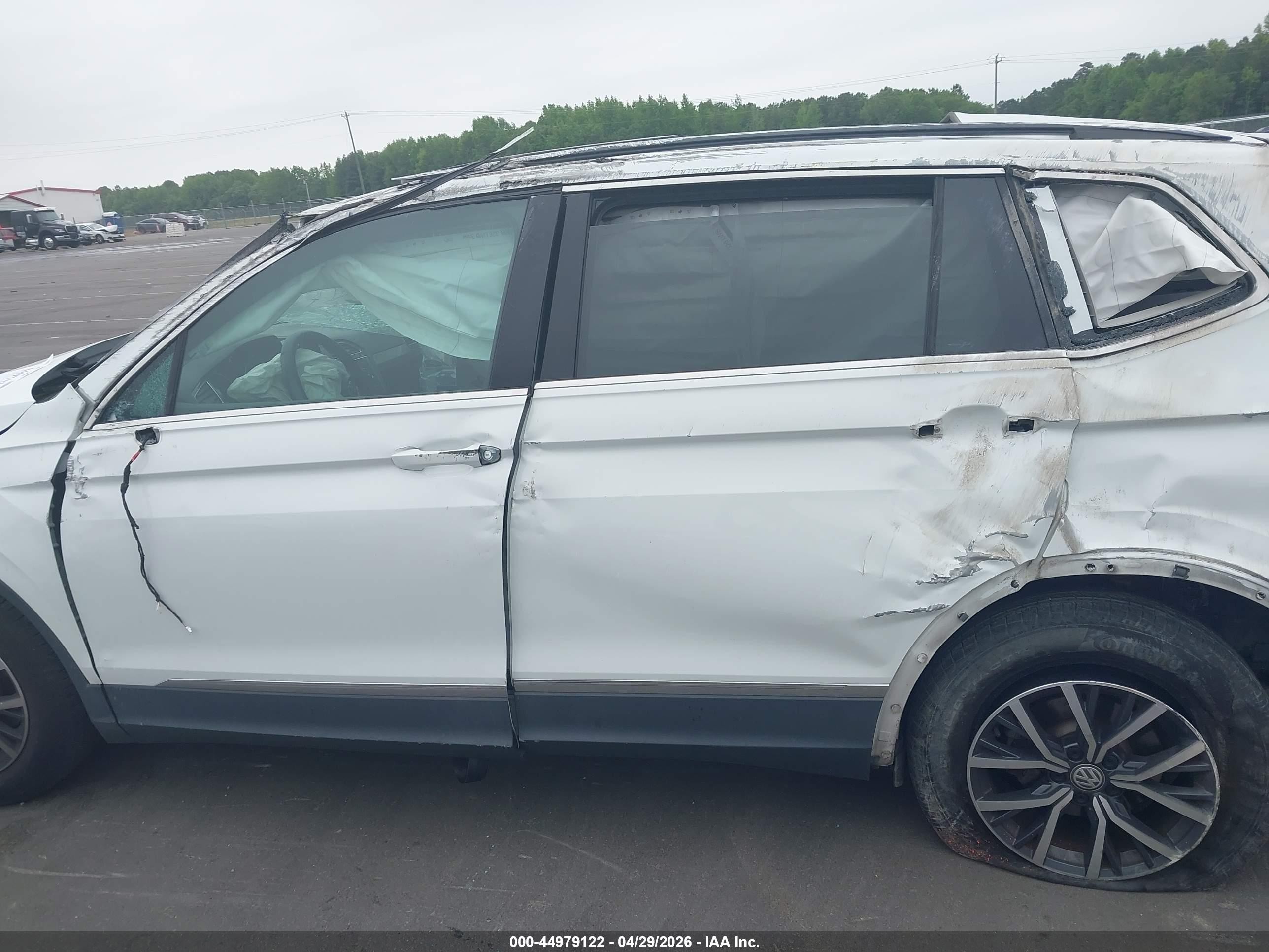 2020 Volkswagen Tiguan 2.0t Se/2.0t Se R-line Black/2.0t Sel Белый vin: 3VV3B7AX9LM016339