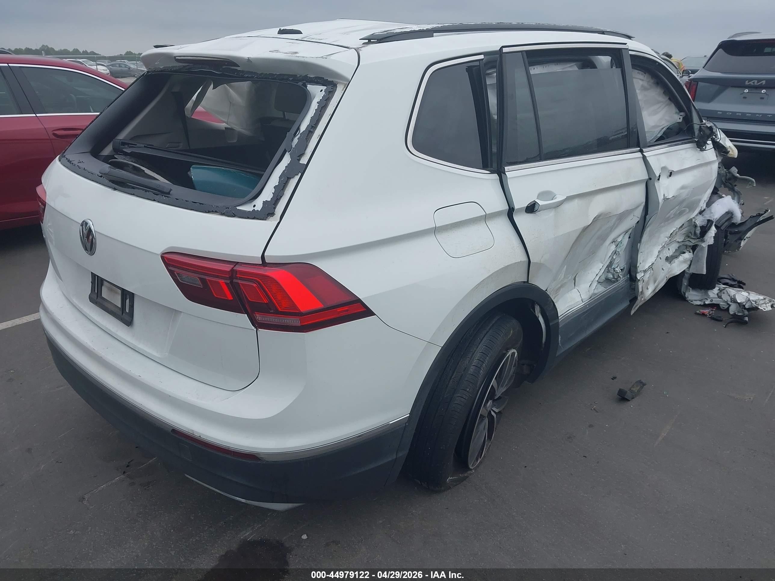 2020 Volkswagen Tiguan 2.0t Se/2.0t Se R-line Black/2.0t Sel Белый vin: 3VV3B7AX9LM016339