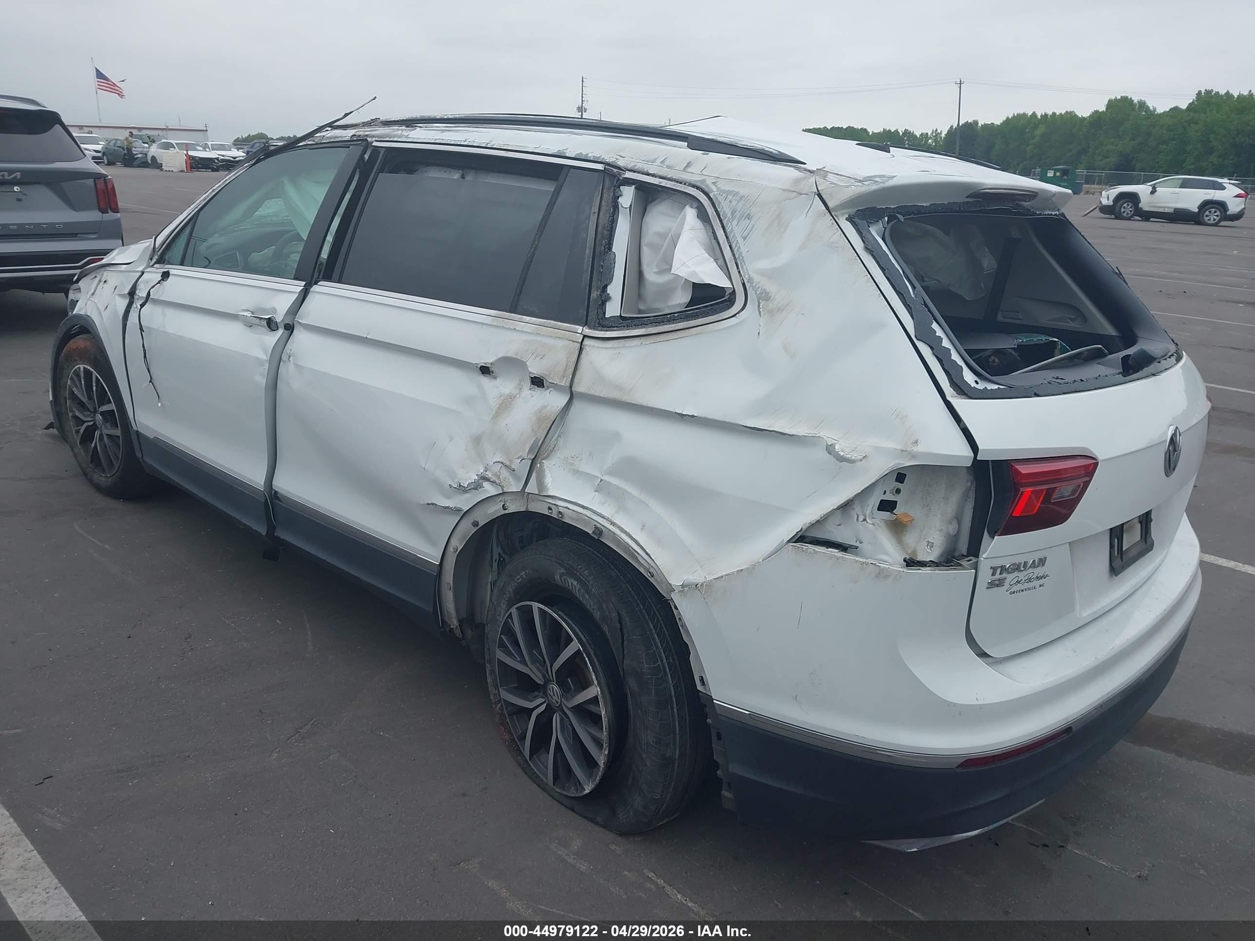 2020 Volkswagen Tiguan 2.0t Se/2.0t Se R-line Black/2.0t Sel Белый vin: 3VV3B7AX9LM016339