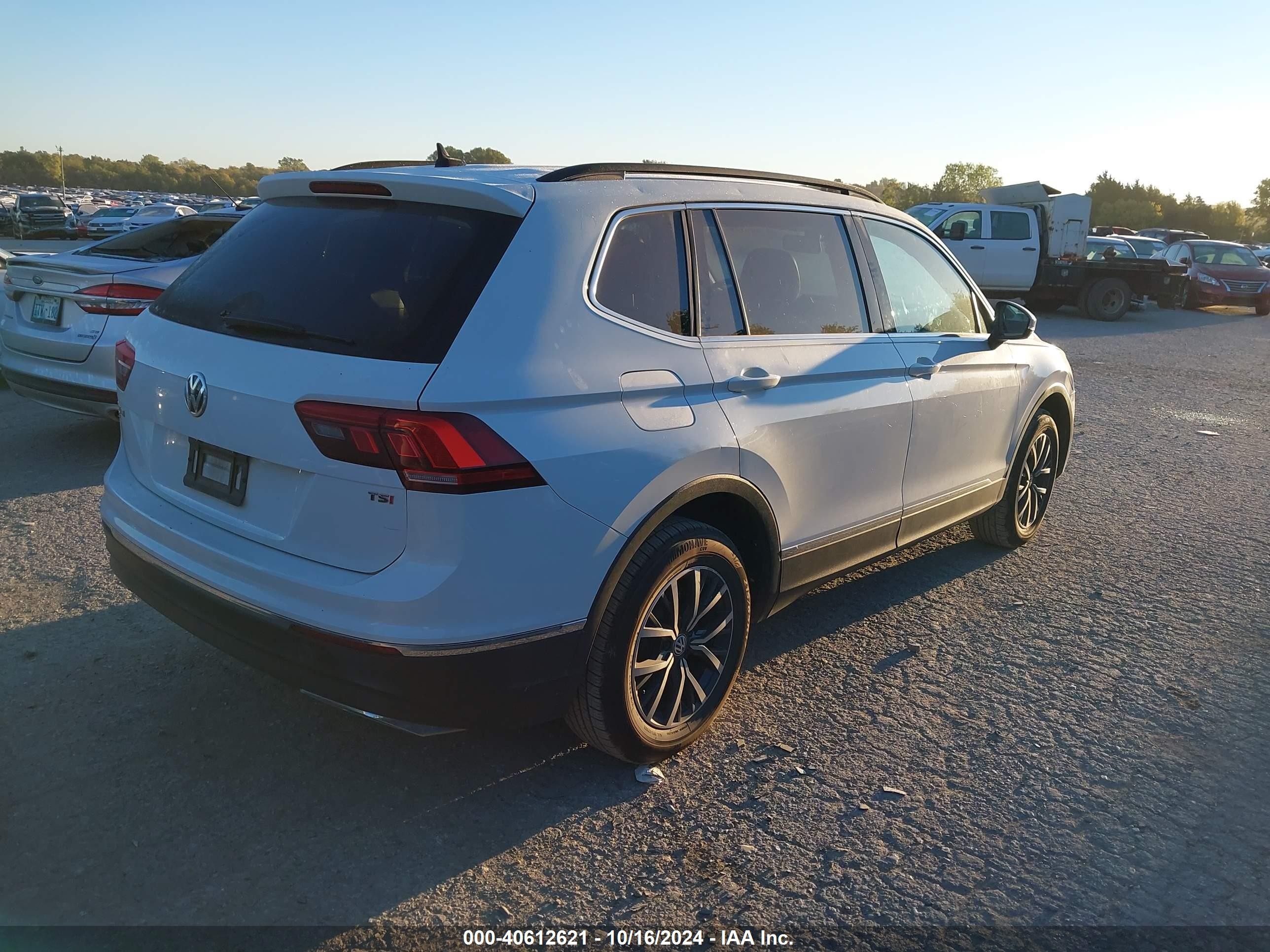 2018 Volkswagen Tiguan 2.0t Se/2.0t Sel White vin: 3VV3B7AXXJM190854