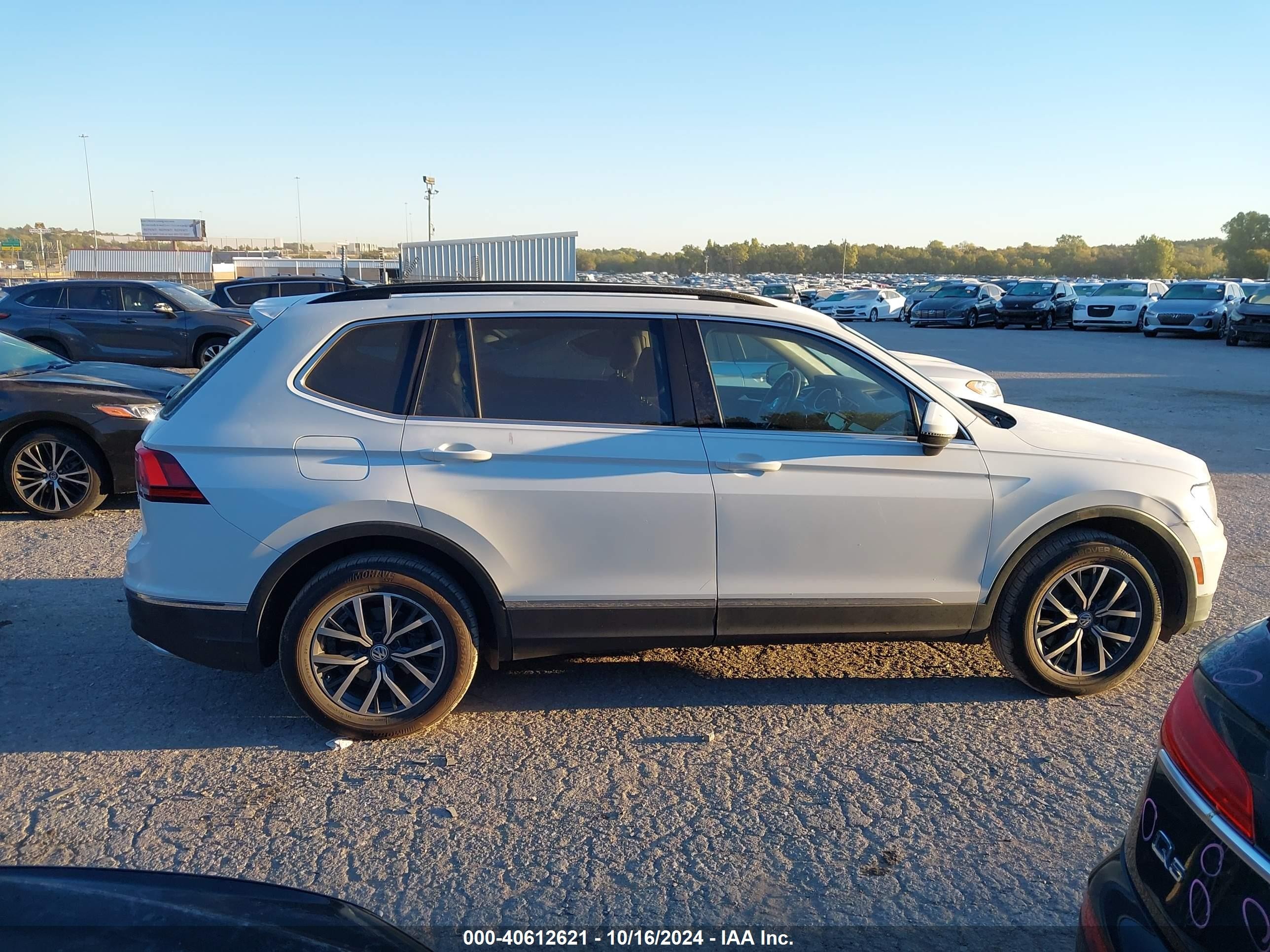 2018 Volkswagen Tiguan 2.0t Se/2.0t Sel White vin: 3VV3B7AXXJM190854