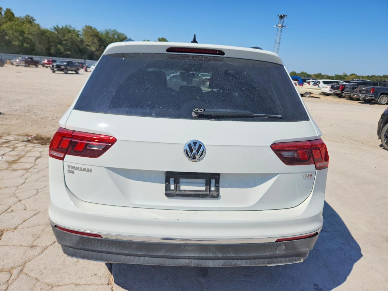 2018 Volkswagen Tiguan Se White vin: 3VV3B7AXXJM190854