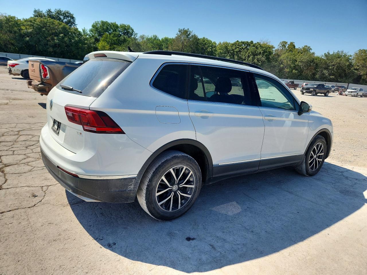 2018 Volkswagen Tiguan Se White vin: 3VV3B7AXXJM190854
