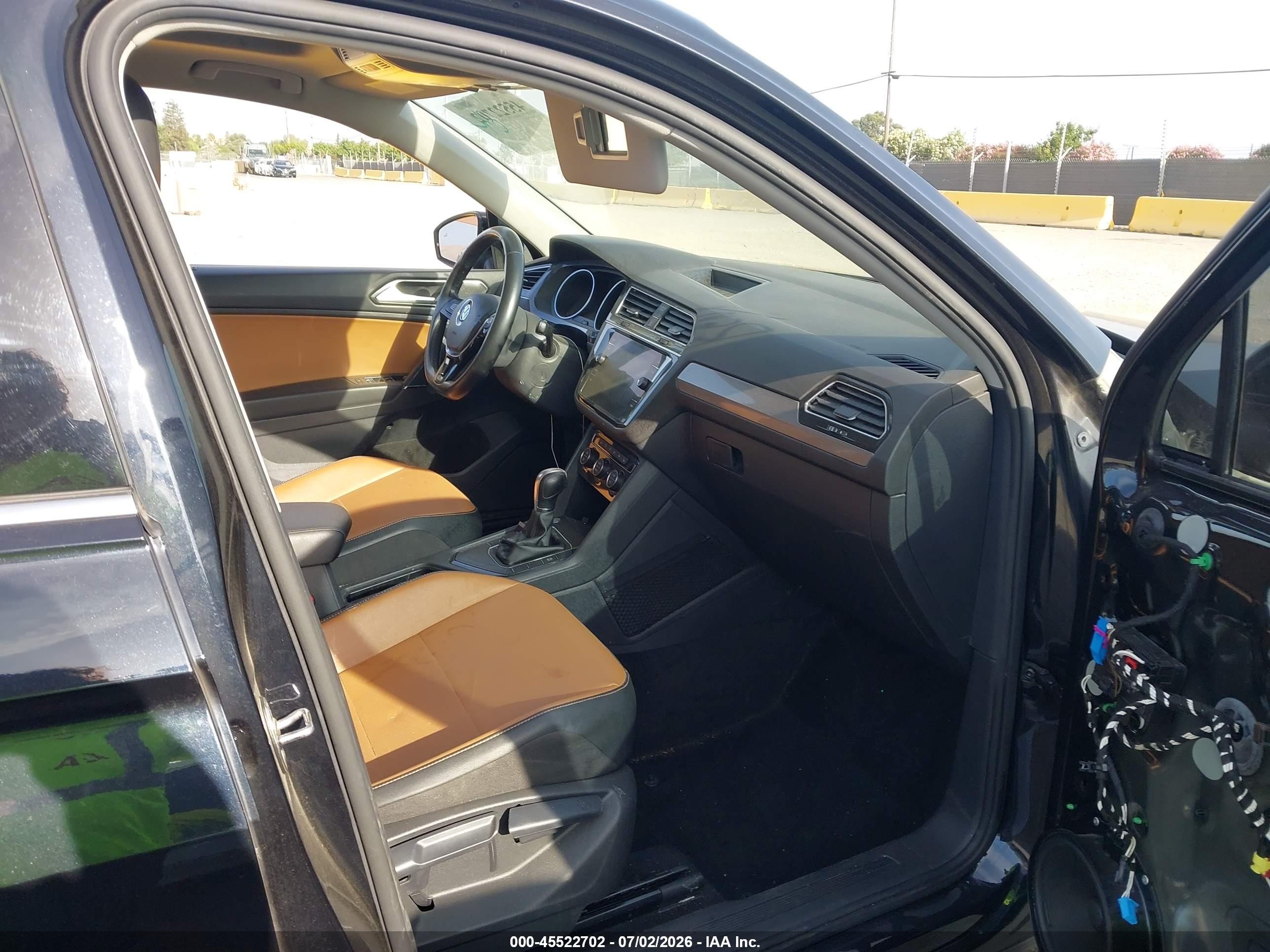 2018 Volkswagen Tiguan 2.0t Se/2.0t Sel Black vin: 3VV3B7AXXJM207300