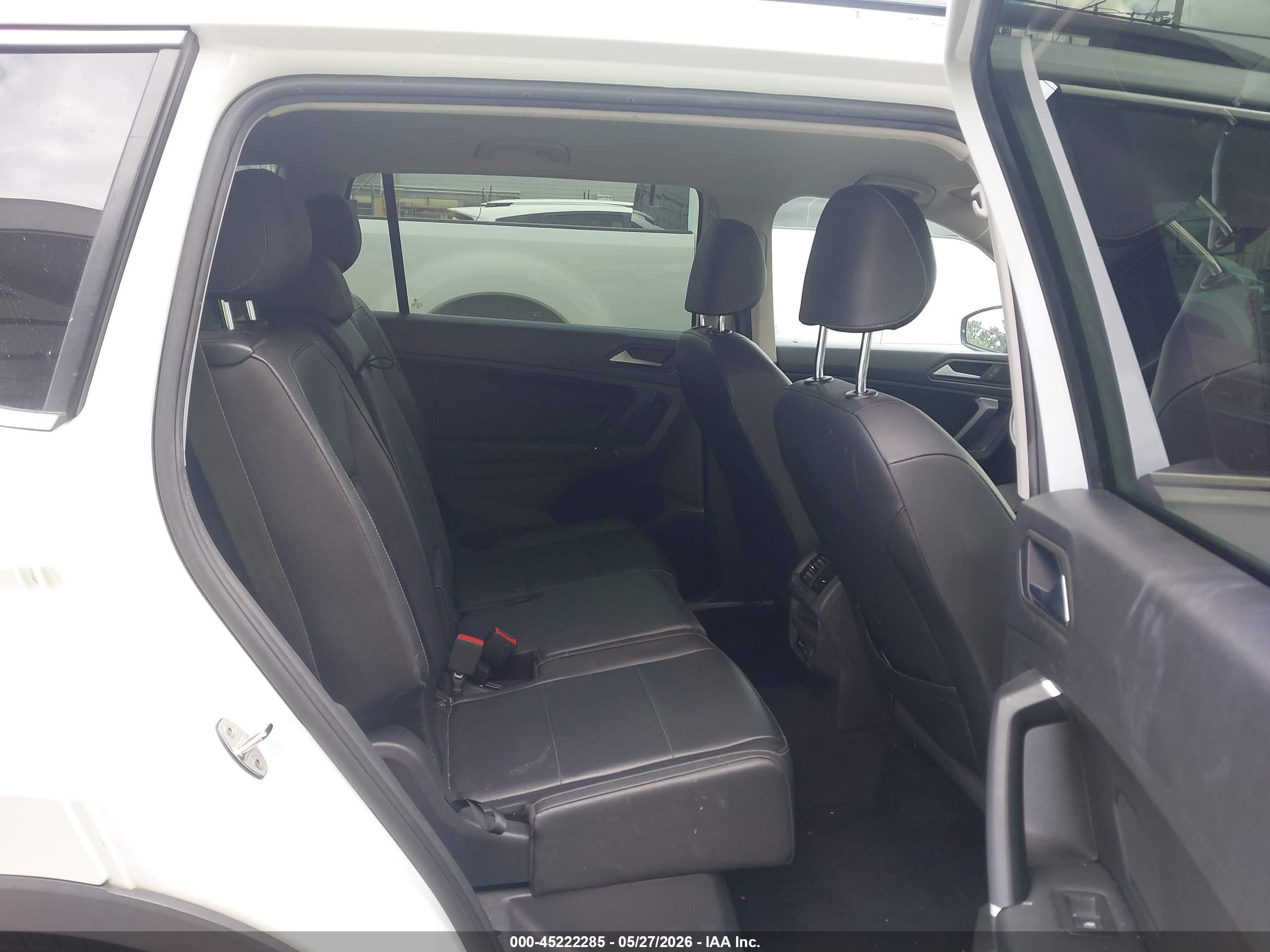 2020 Volkswagen Tiguan 2.0t Se/2.0t Se R-line Black/2.0t Sel White vin: 3VV3B7AXXLM028838