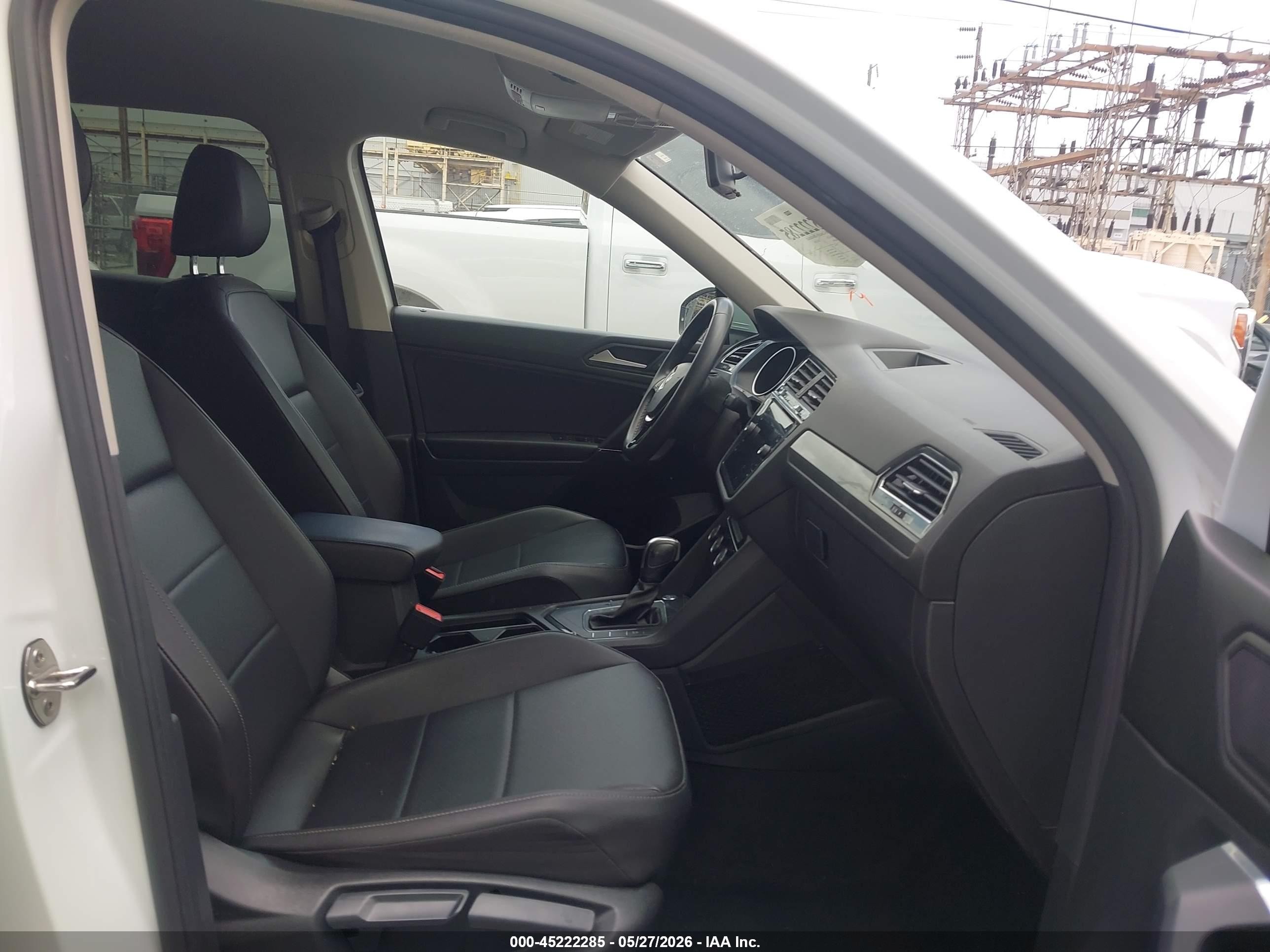 2020 Volkswagen Tiguan 2.0t Se/2.0t Se R-line Black/2.0t Sel White vin: 3VV3B7AXXLM028838