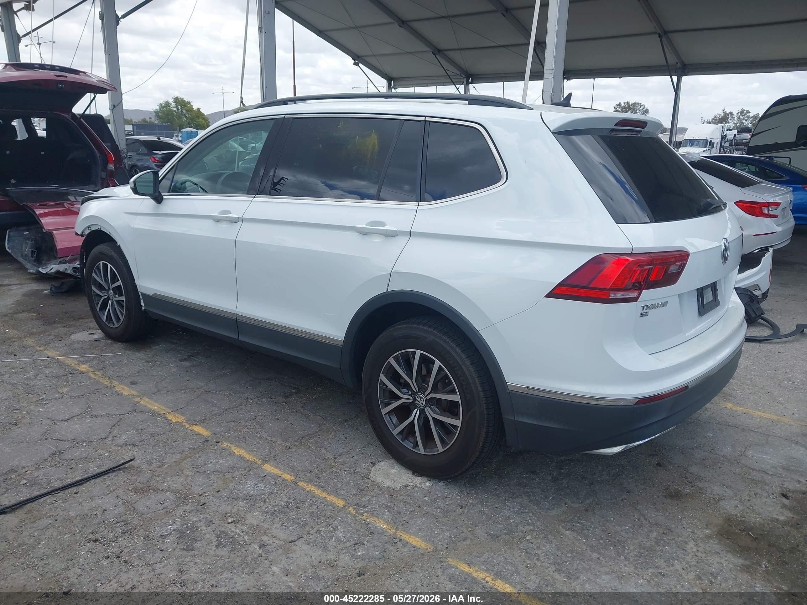 2020 Volkswagen Tiguan 2.0t Se/2.0t Se R-line Black/2.0t Sel White vin: 3VV3B7AXXLM028838