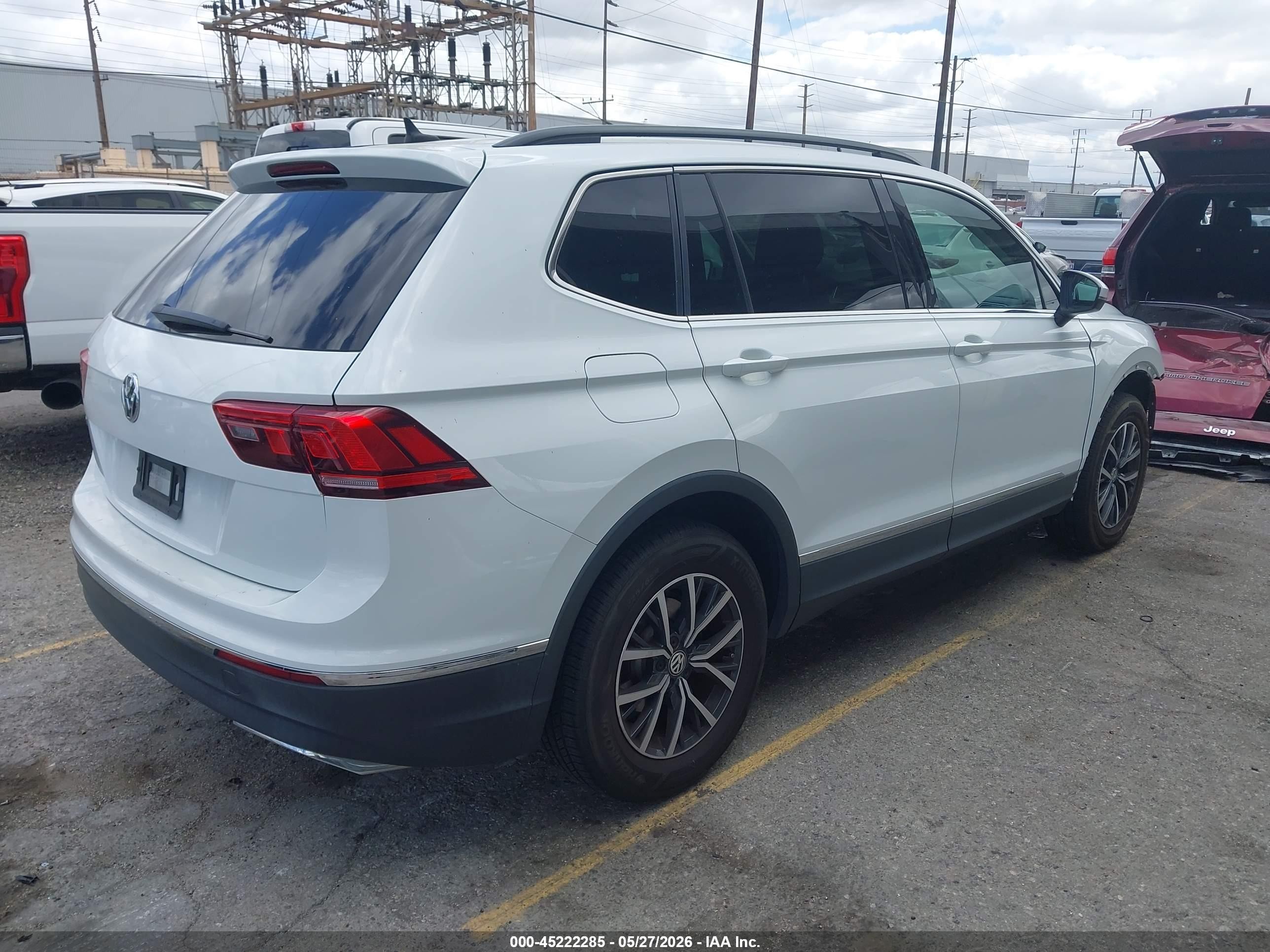 2020 Volkswagen Tiguan 2.0t Se/2.0t Se R-line Black/2.0t Sel White vin: 3VV3B7AXXLM028838
