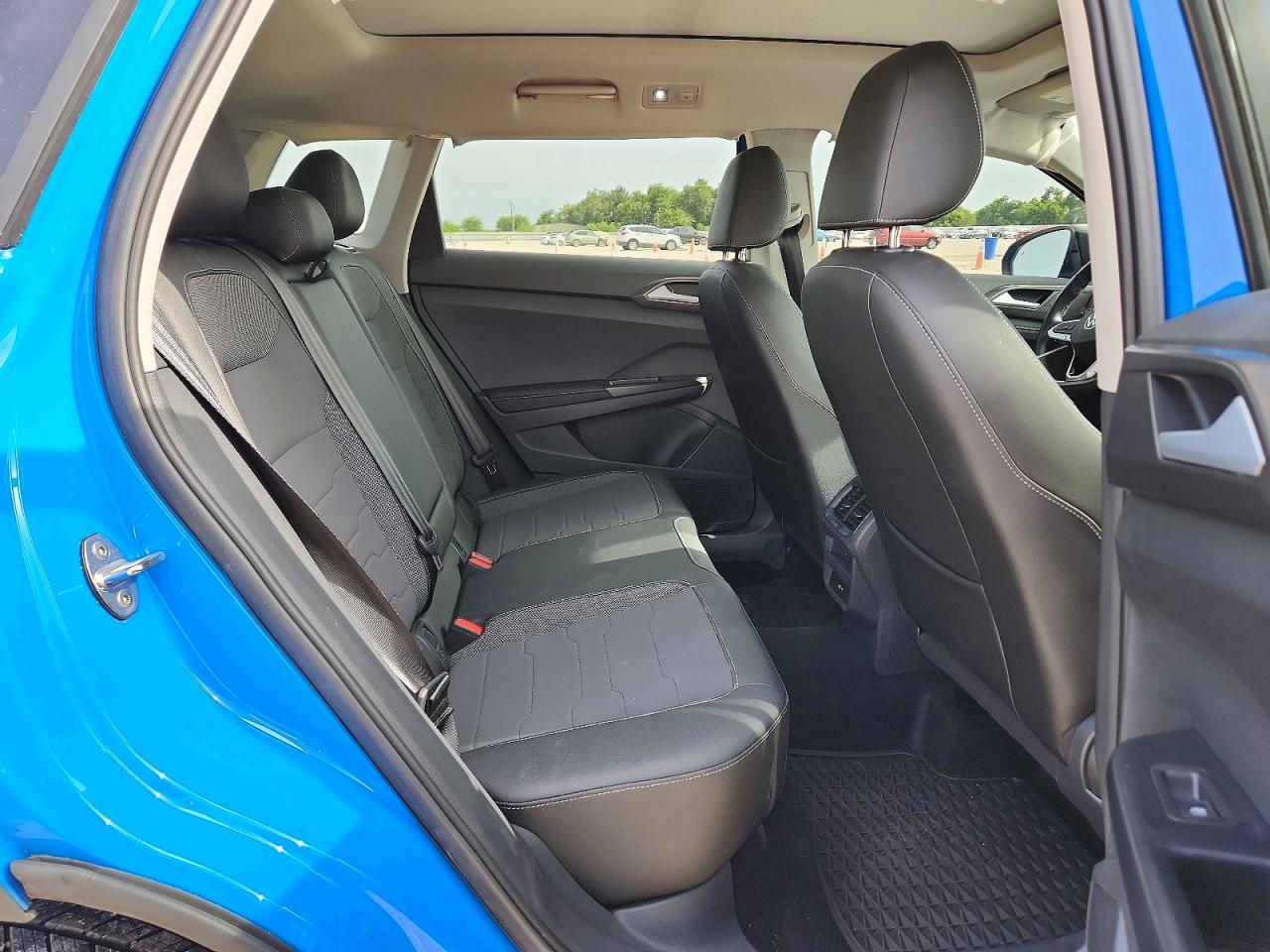 2025 Volkswagen Taos Se Black Blue vin: 3VV3C7B27SM007203