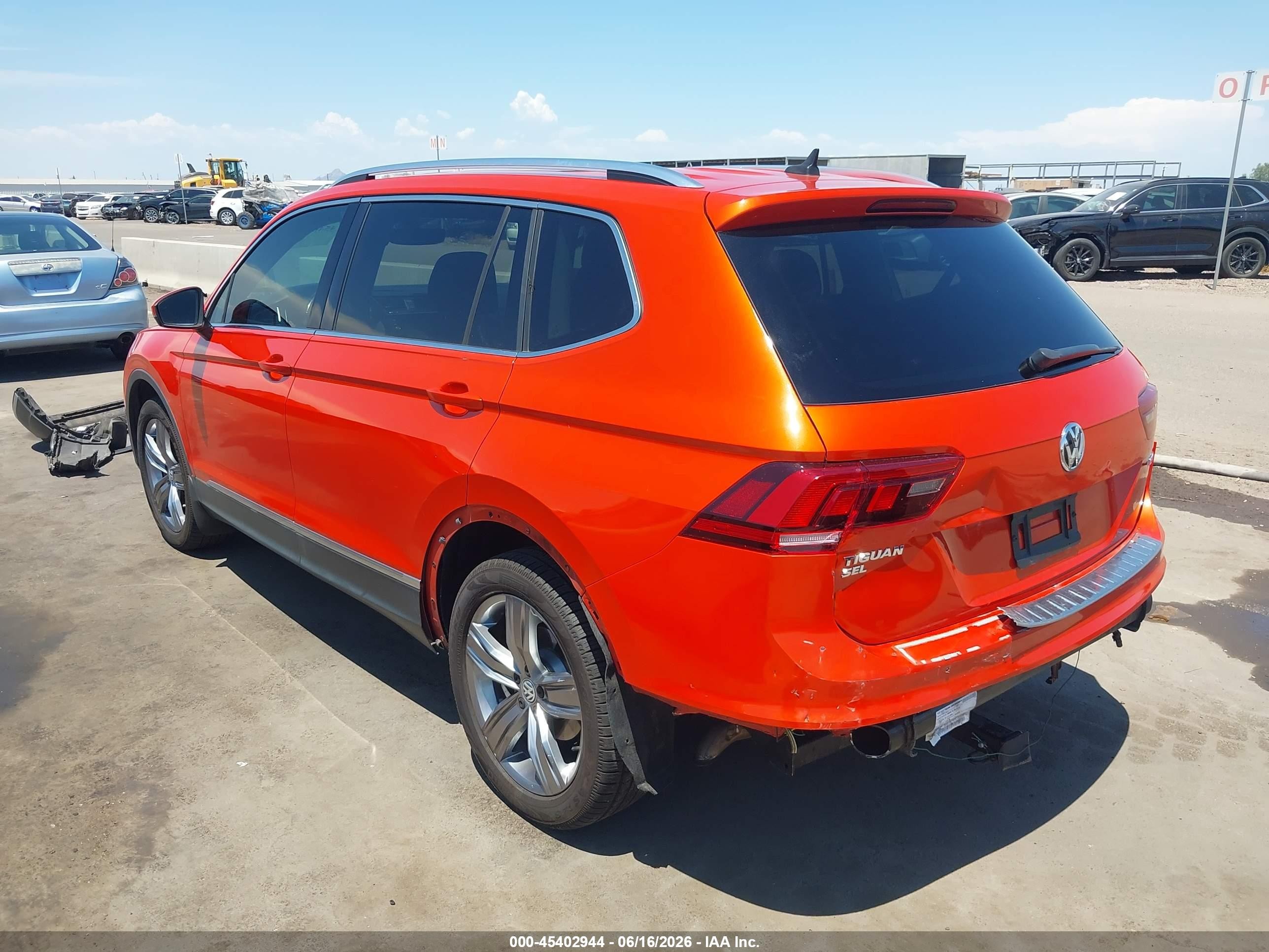 2019 Volkswagen Tiguan 2.0t Sel Premium/2.0t Sel Premium R-line Orange vin: 3VV4B7AX0KM039396