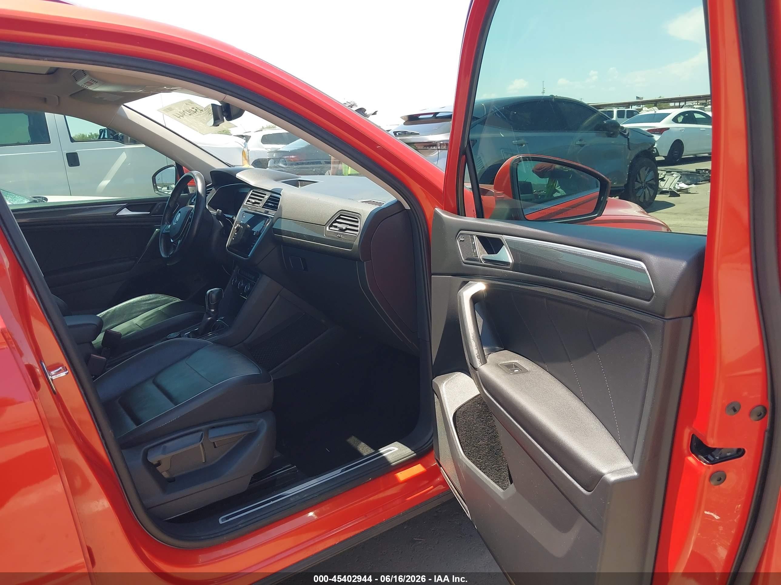 2019 Volkswagen Tiguan 2.0t Sel Premium/2.0t Sel Premium R-line Orange vin: 3VV4B7AX0KM039396