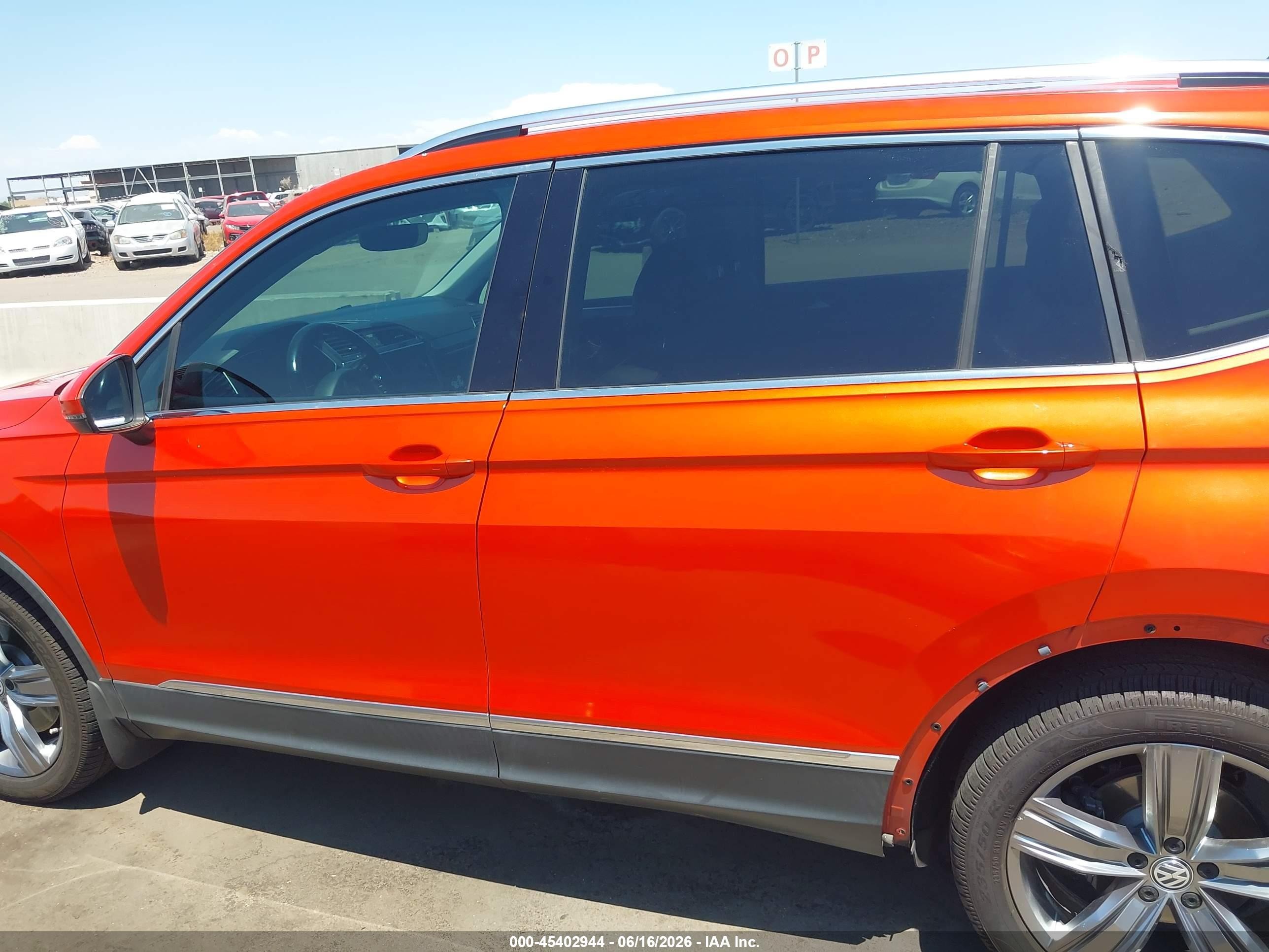 2019 Volkswagen Tiguan 2.0t Sel Premium/2.0t Sel Premium R-line Orange vin: 3VV4B7AX0KM039396