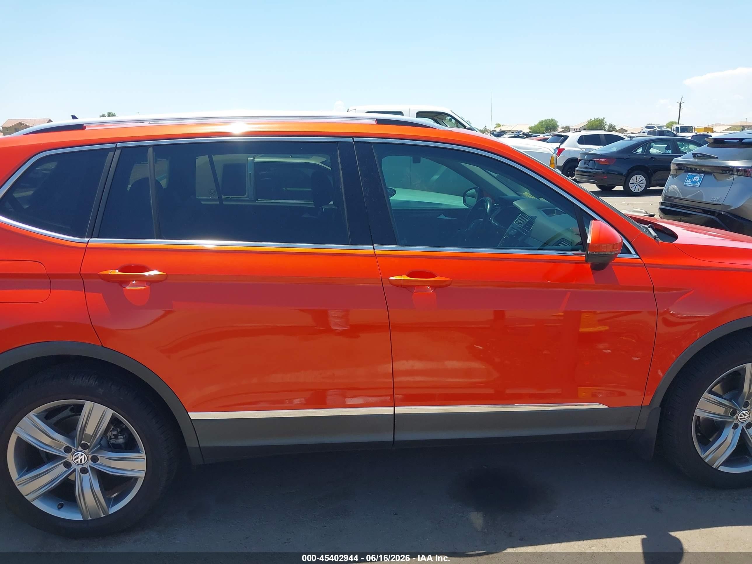 2019 Volkswagen Tiguan 2.0t Sel Premium/2.0t Sel Premium R-line Orange vin: 3VV4B7AX0KM039396