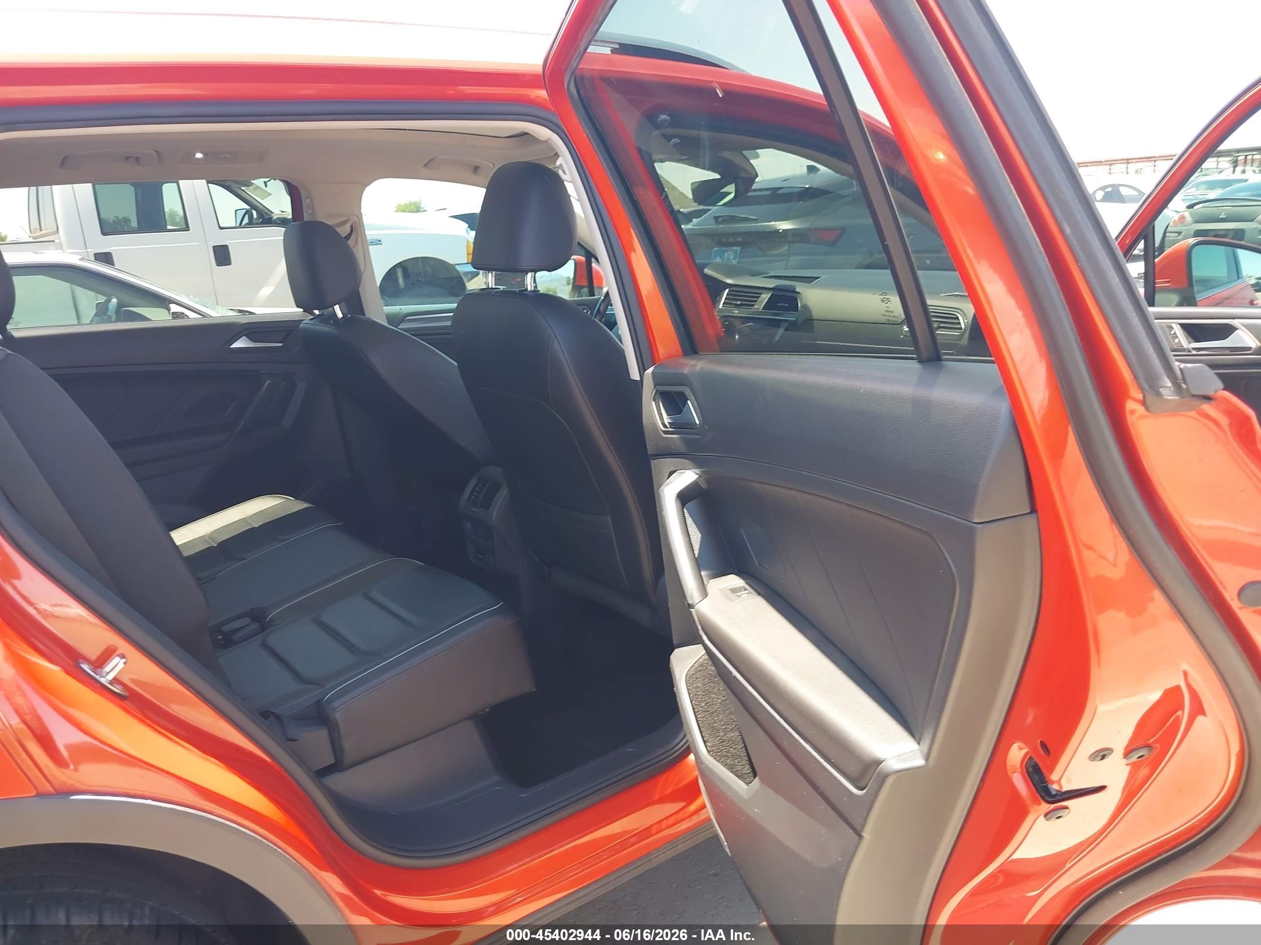 2019 Volkswagen Tiguan 2.0t Sel Premium/2.0t Sel Premium R-line Orange vin: 3VV4B7AX0KM039396