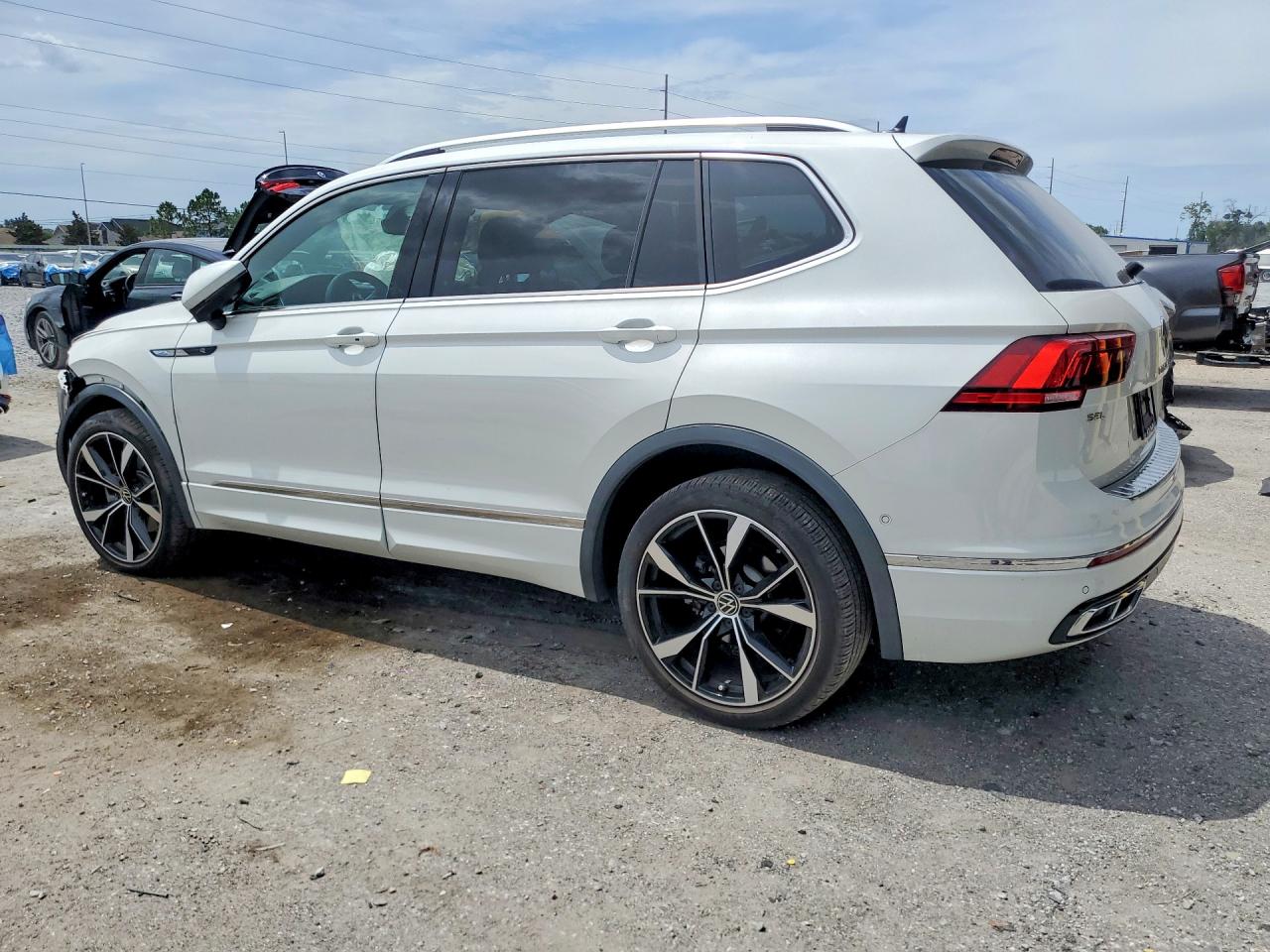 2024 Volkswagen Tiguan Sel R-line Black White vin: 3VV4B7AX2RM054069