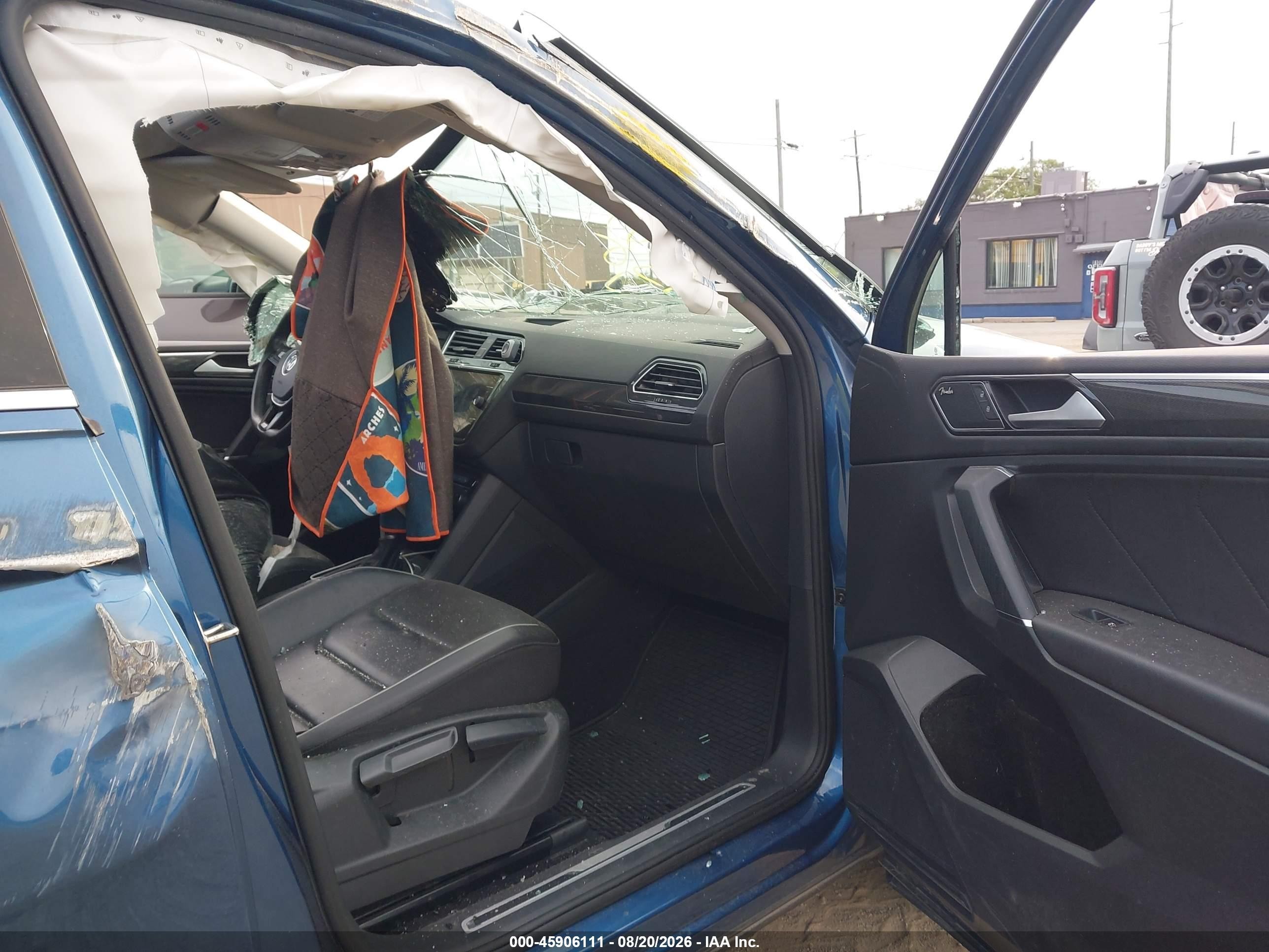 2018 Volkswagen Tiguan 2.0t Sel Premium Blue vin: 3VV4B7AX8JM196317