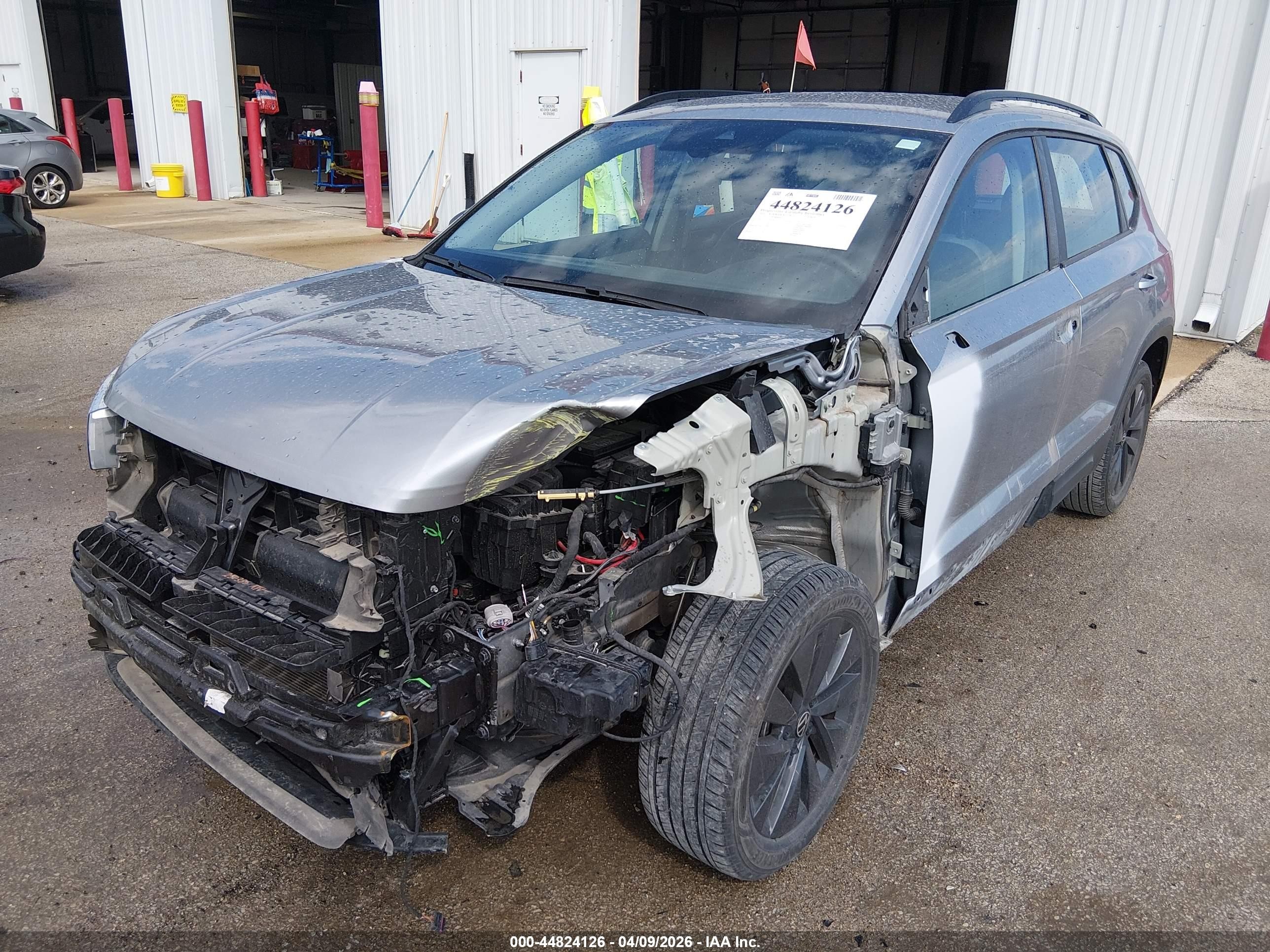 2024 Volkswagen Taos 1.5t S Серебряный vin: 3VV5X7B29RM020333