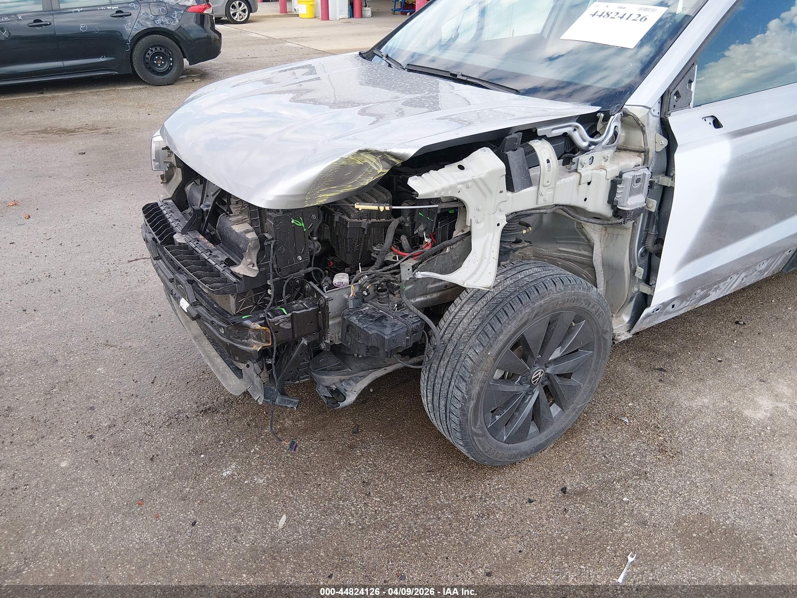 2024 Volkswagen Taos 1.5t S Серебряный vin: 3VV5X7B29RM020333