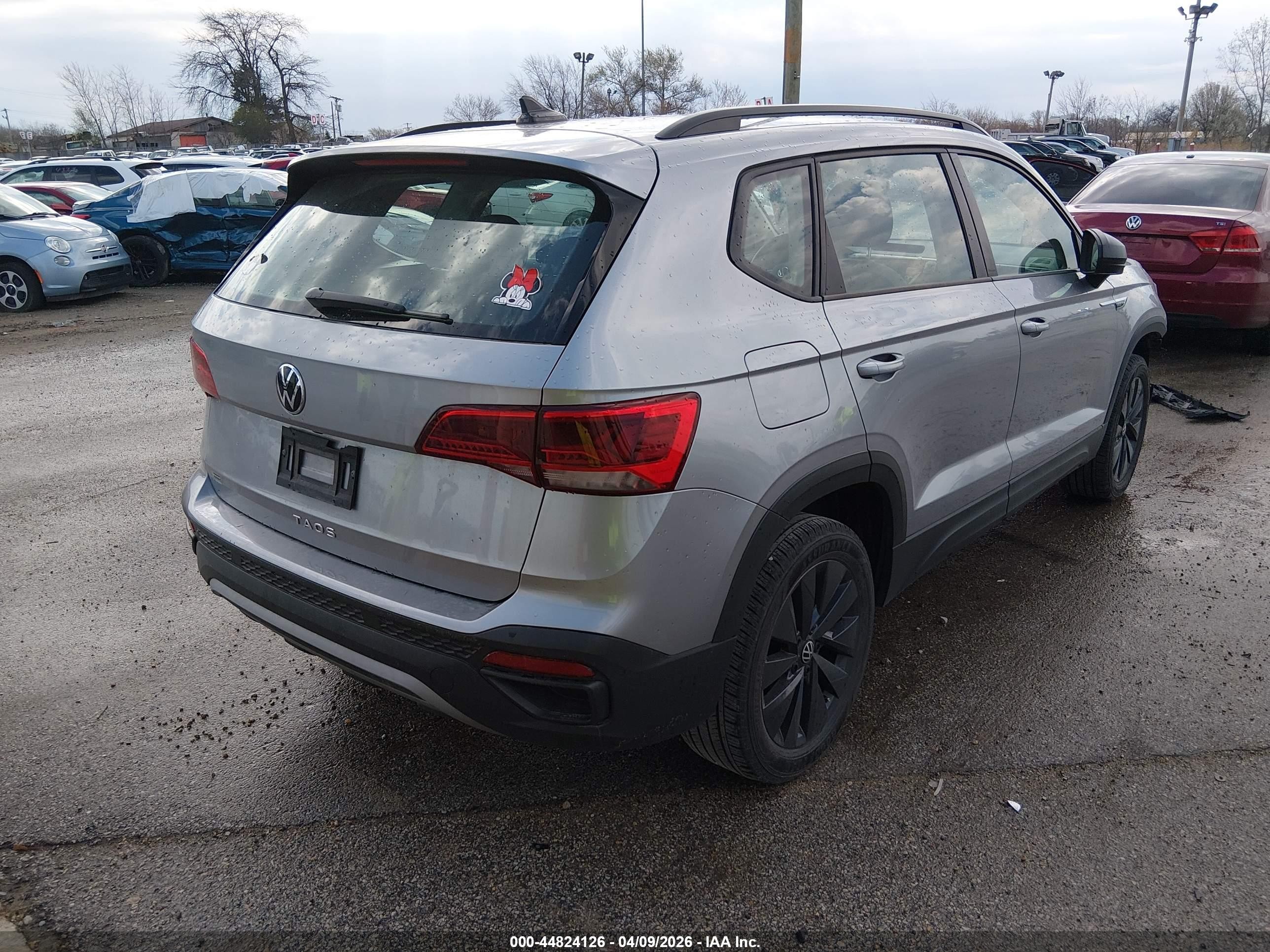 2024 Volkswagen Taos 1.5t S Серебряный vin: 3VV5X7B29RM020333