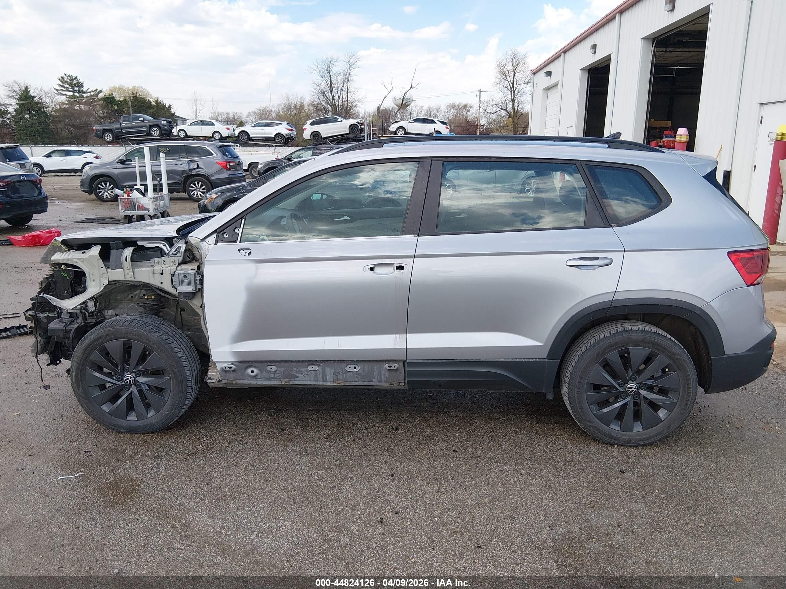 2024 Volkswagen Taos 1.5t S Серебряный vin: 3VV5X7B29RM020333