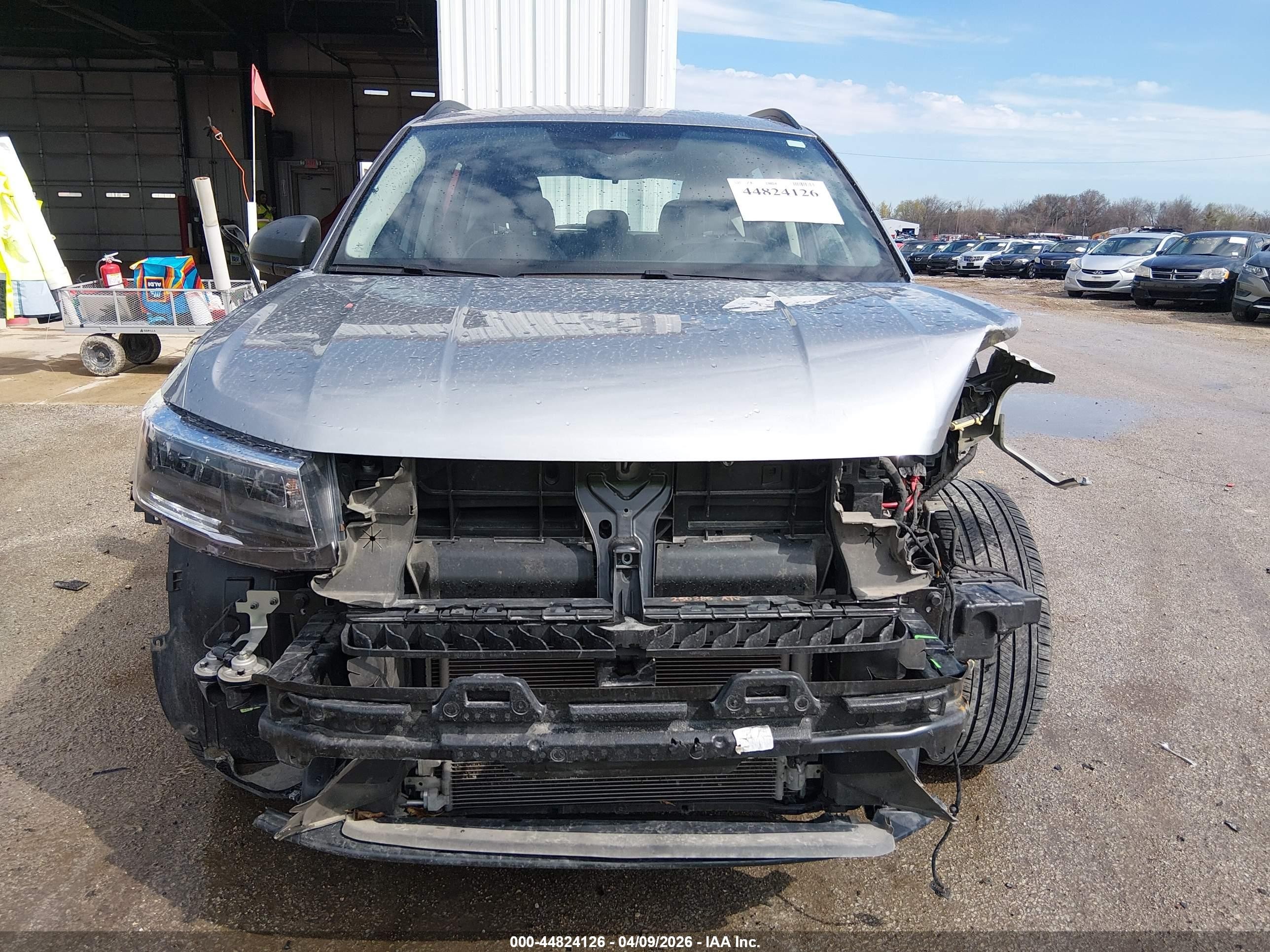 2024 Volkswagen Taos 1.5t S Серебряный vin: 3VV5X7B29RM020333