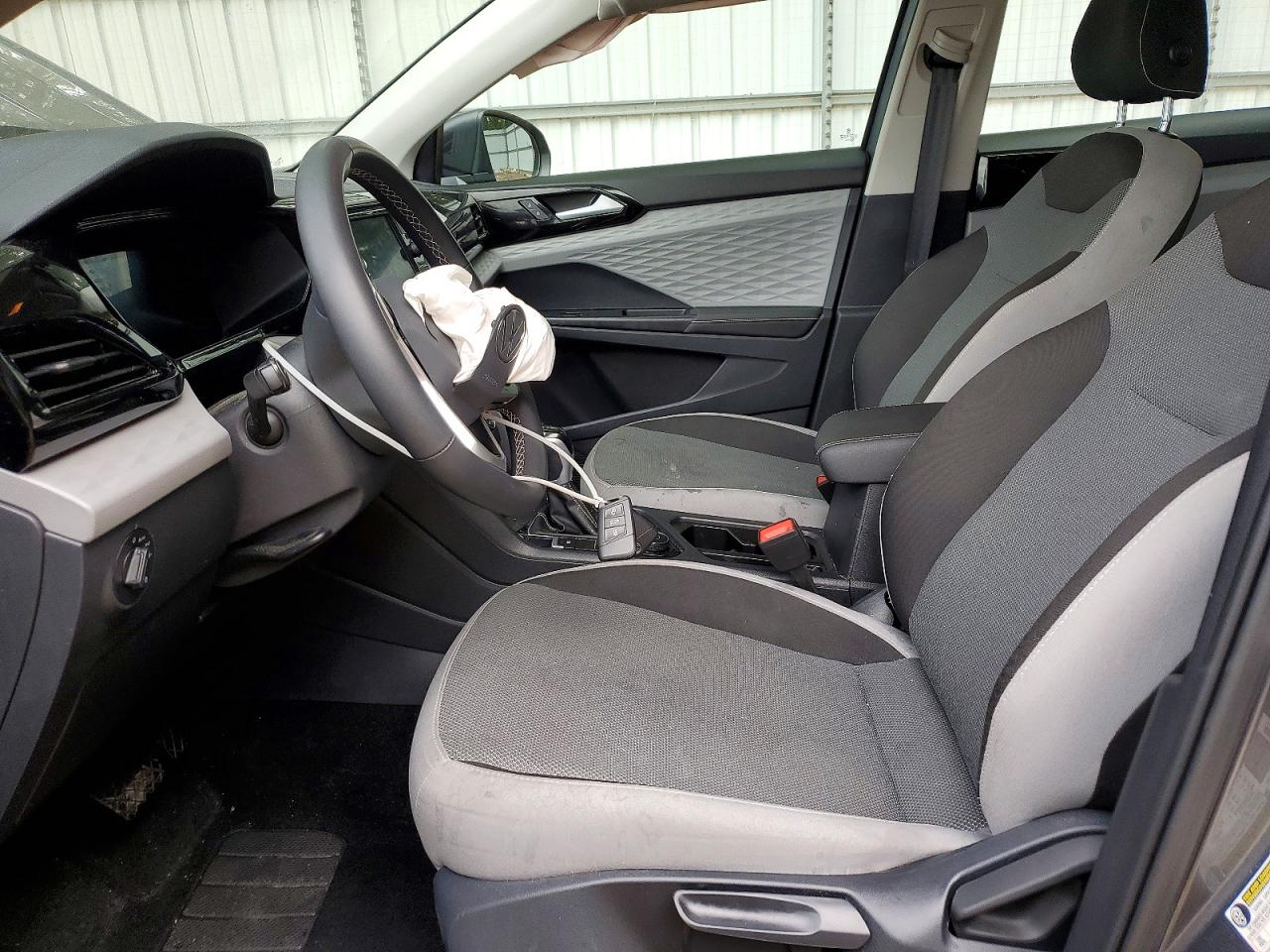 2024 Volkswagen Taos S Gray vin: 3VV8X7B26RM046983