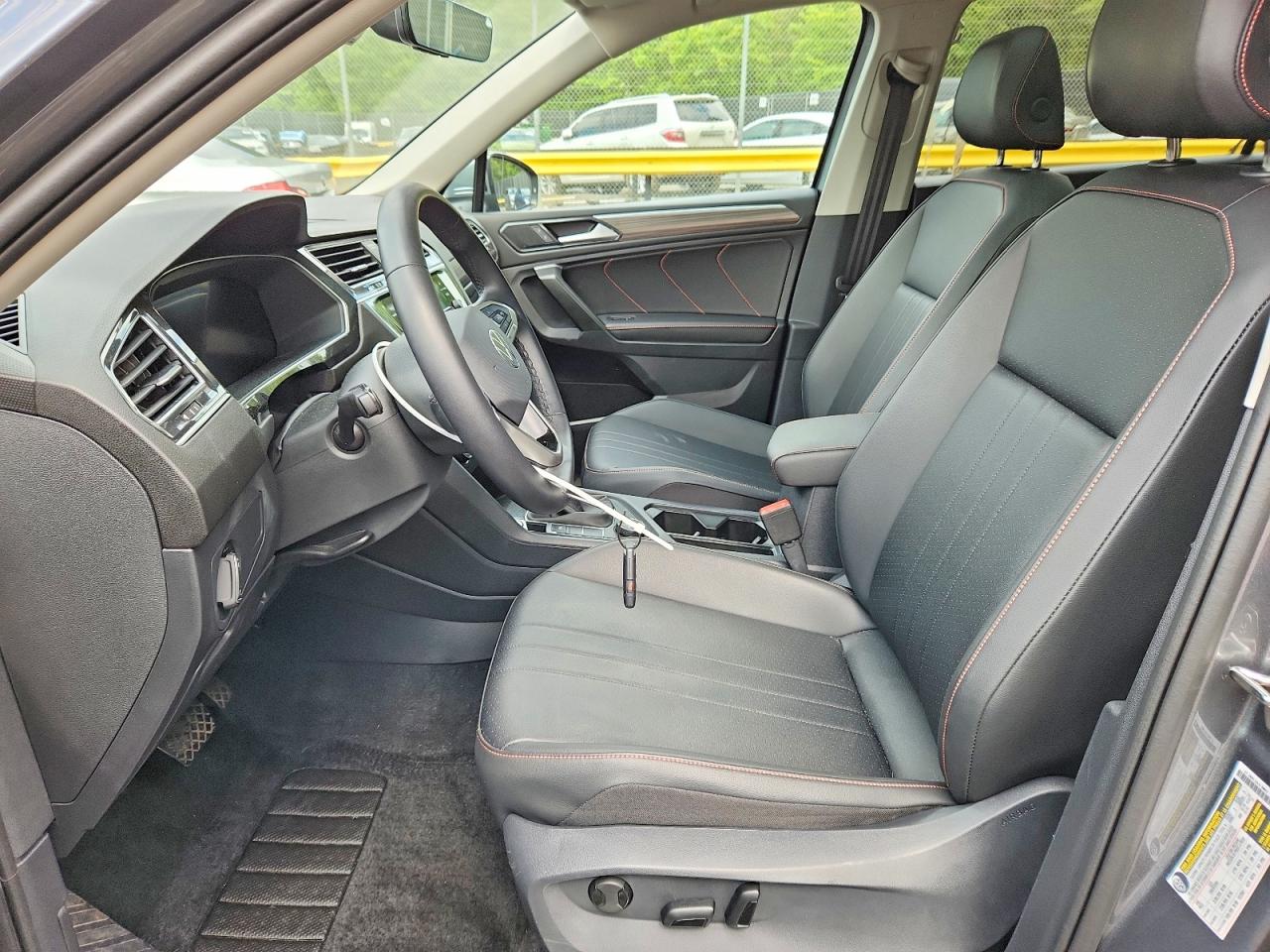 2024 Volkswagen Tiguan Wolfsburg Gray vin: 3VVAB7AX0RM218079