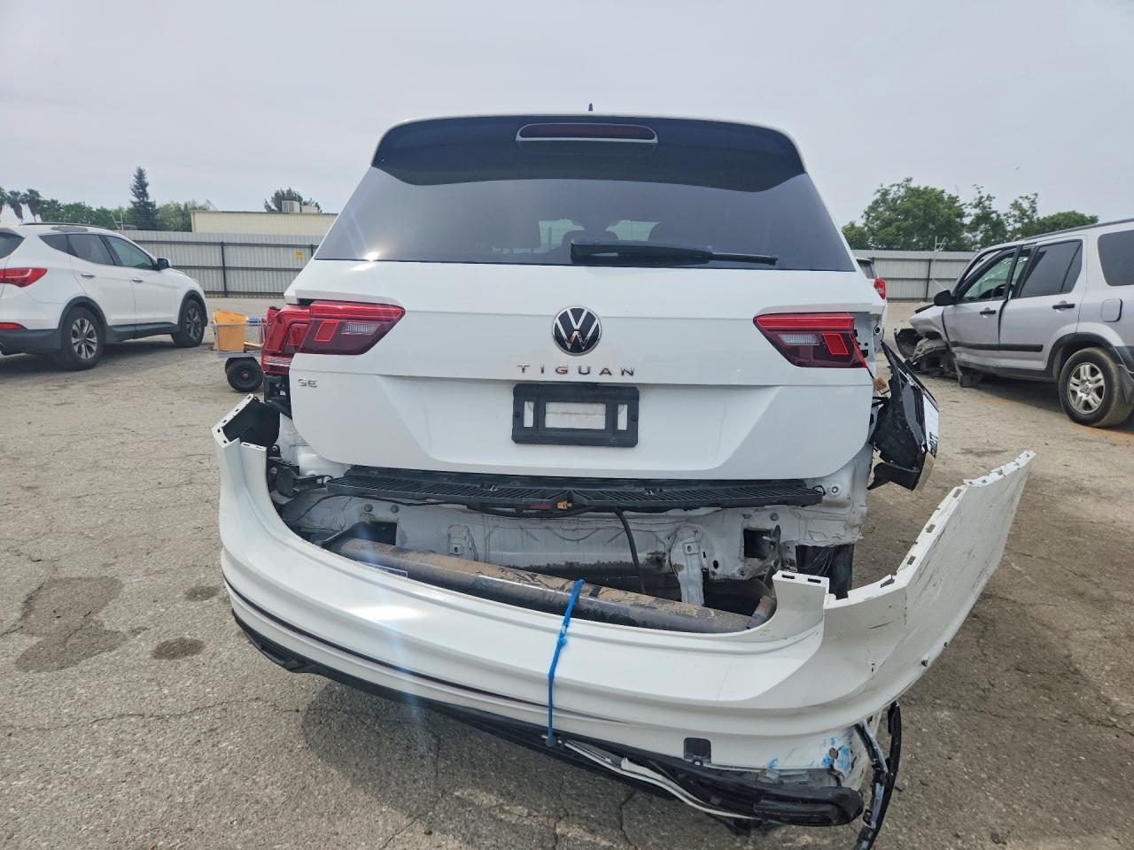 2022 Volkswagen Tiguan Se R-line Black Белый vin: 3VVCB7AX1NM022199