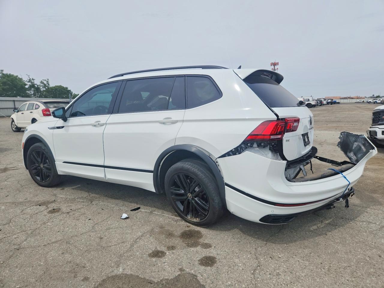 2022 Volkswagen Tiguan Se R-line Black Белый vin: 3VVCB7AX1NM022199