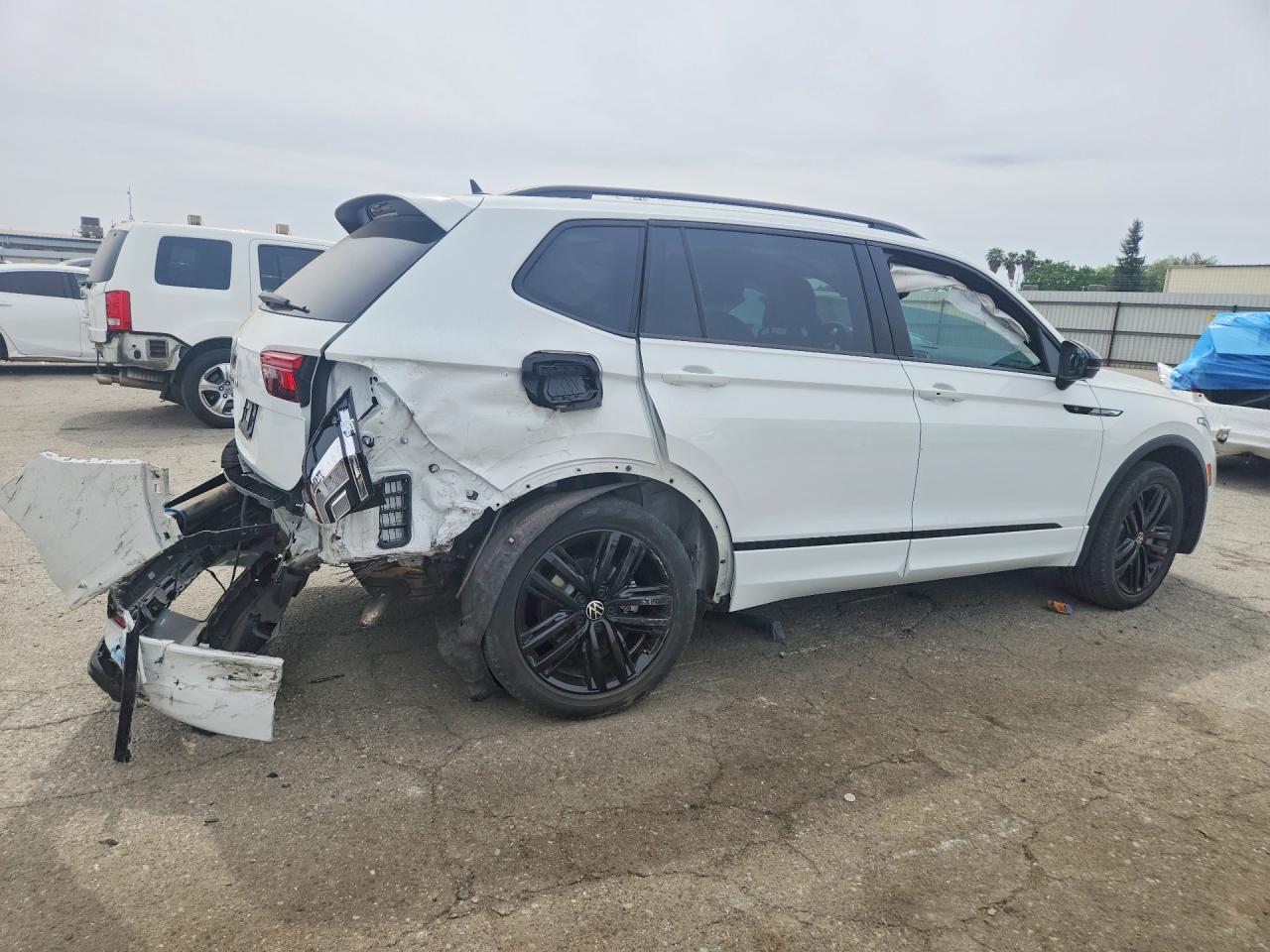 2022 Volkswagen Tiguan Se R-line Black Белый vin: 3VVCB7AX1NM022199