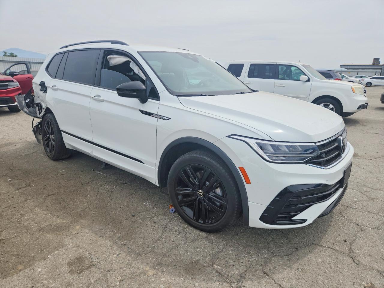 2022 Volkswagen Tiguan Se R-line Black Белый vin: 3VVCB7AX1NM022199