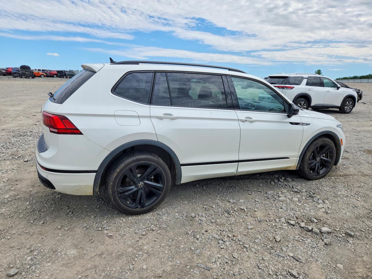 2023 Volkswagen Tiguan Se R-line Black White vin: 3VVCB7AX3PM049097