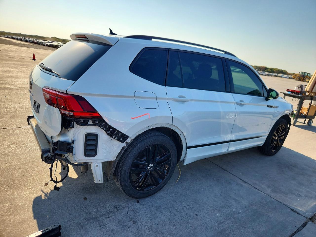 2022 Volkswagen Tiguan Se R-line Black White vin: 3VVCB7AX5NM057716