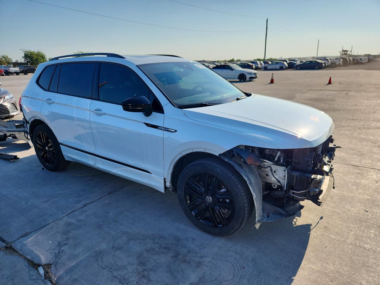 2022 Volkswagen Tiguan Se R-line Black White vin: 3VVCB7AX5NM057716