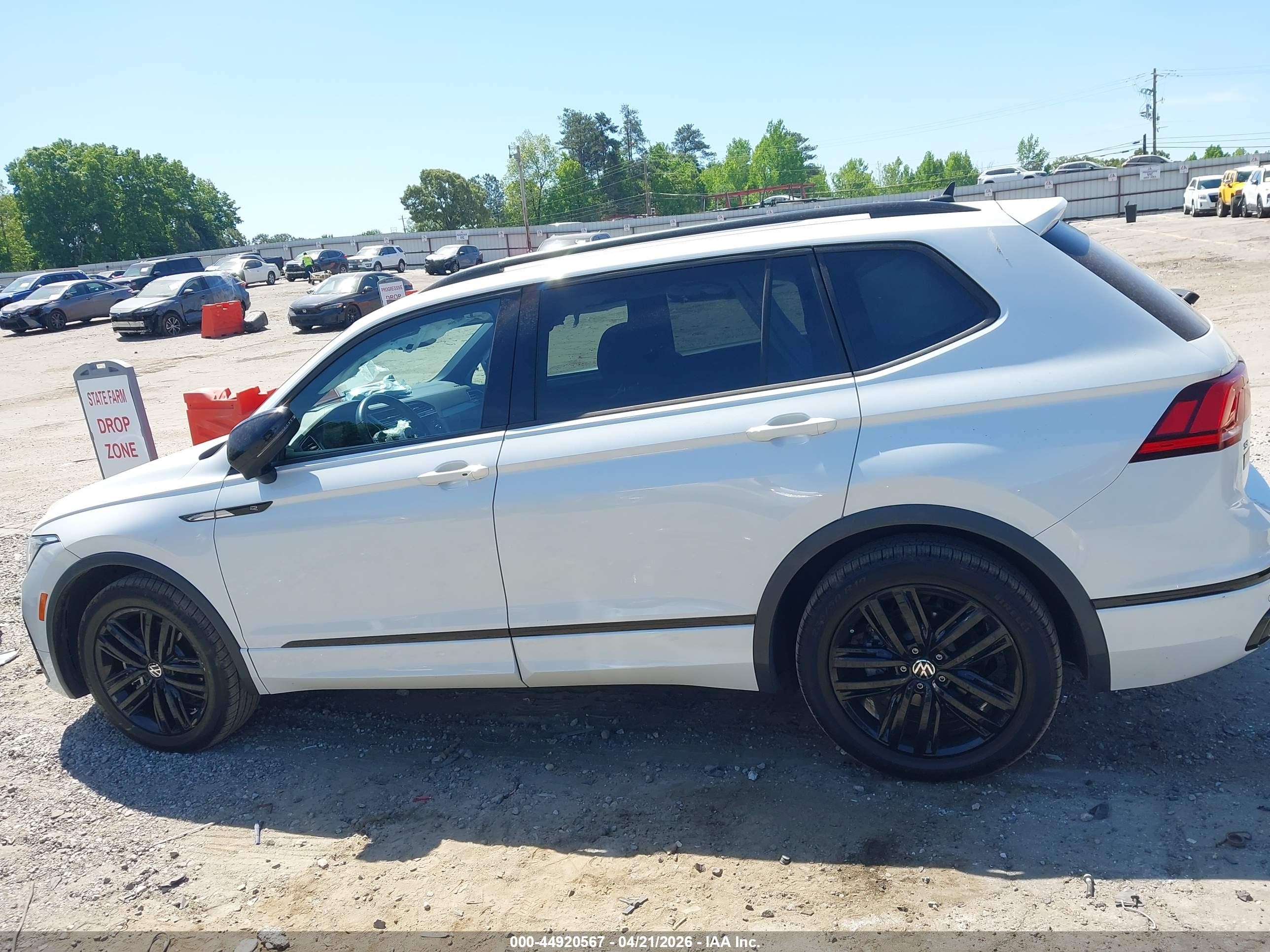 2022 Volkswagen Tiguan 2.0t Se R-line Black Белый vin: 3VVCB7AX5NM153748