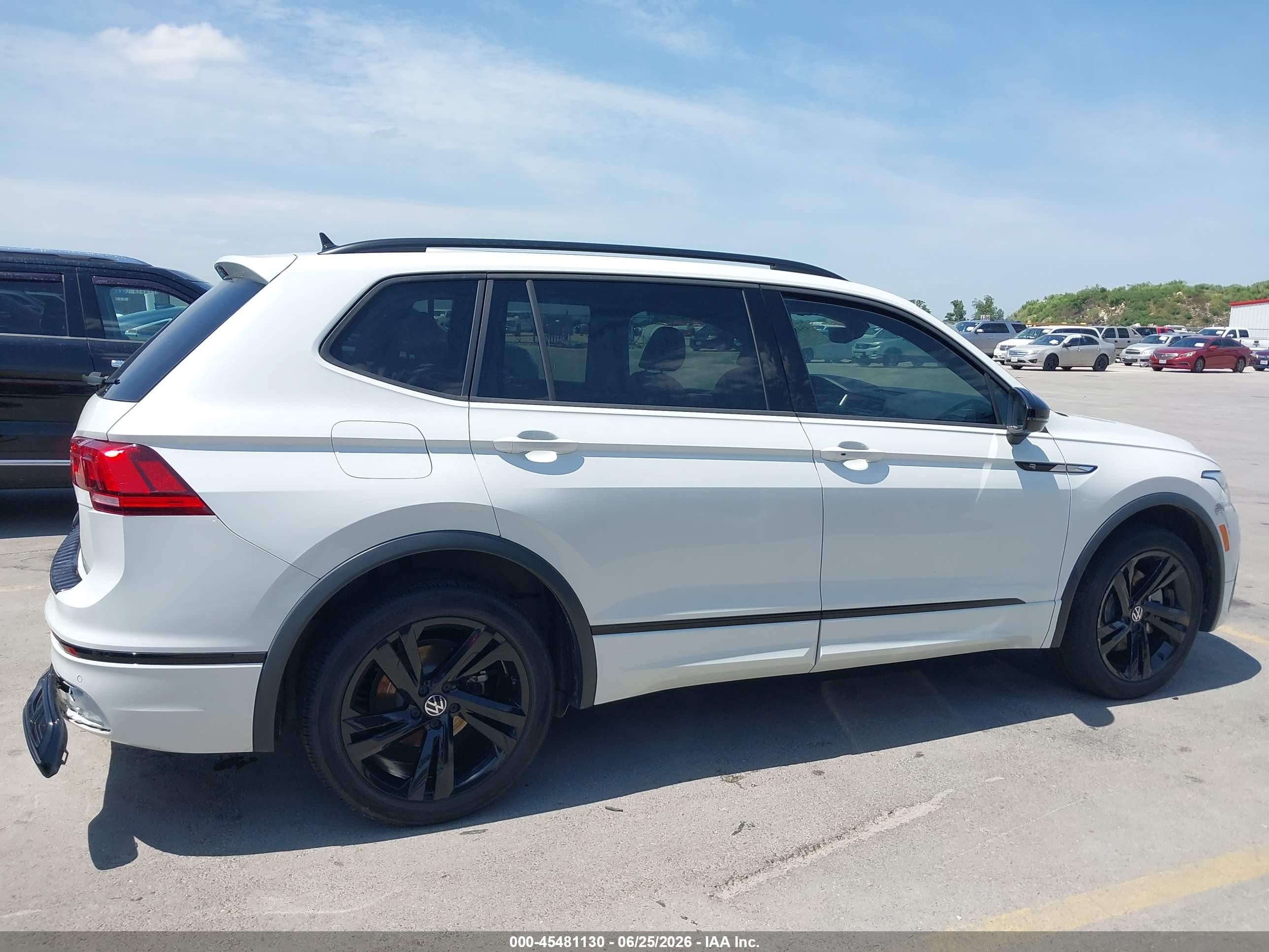 2023 Volkswagen Tiguan 2.0t Se R-line Black Белый vin: 3VVCB7AX7PM093653