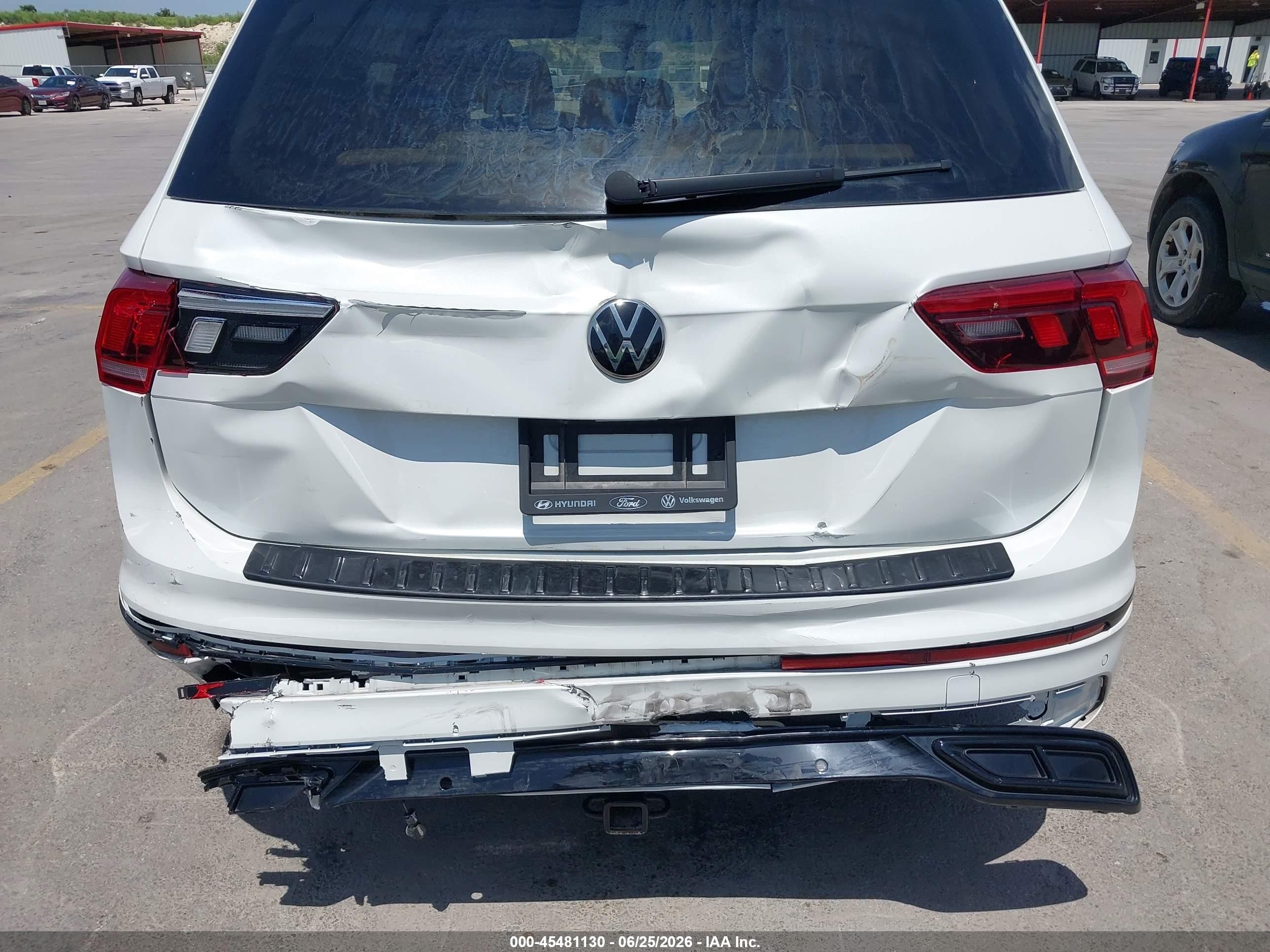 2023 Volkswagen Tiguan 2.0t Se R-line Black Белый vin: 3VVCB7AX7PM093653