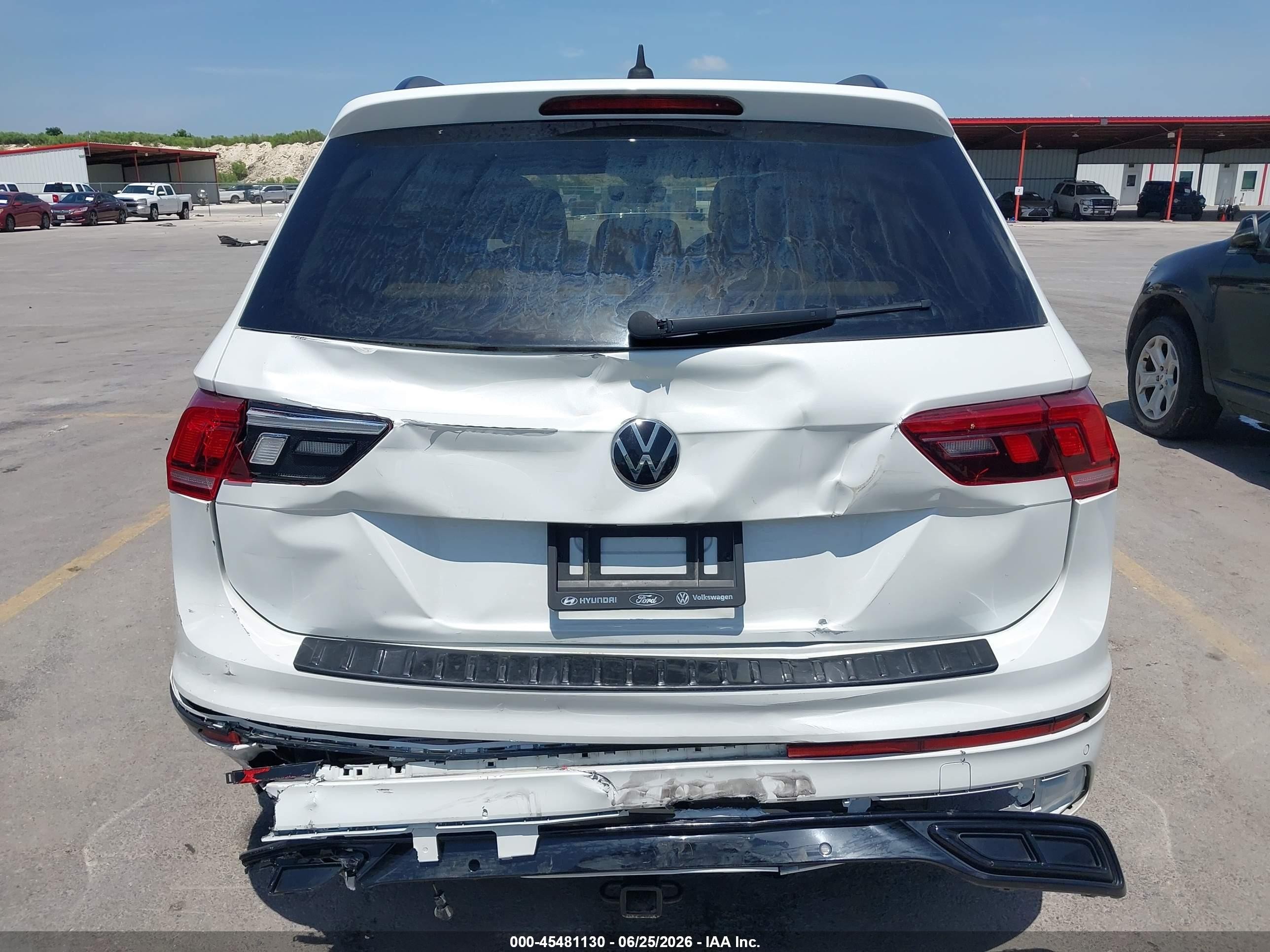 2023 Volkswagen Tiguan 2.0t Se R-line Black Белый vin: 3VVCB7AX7PM093653