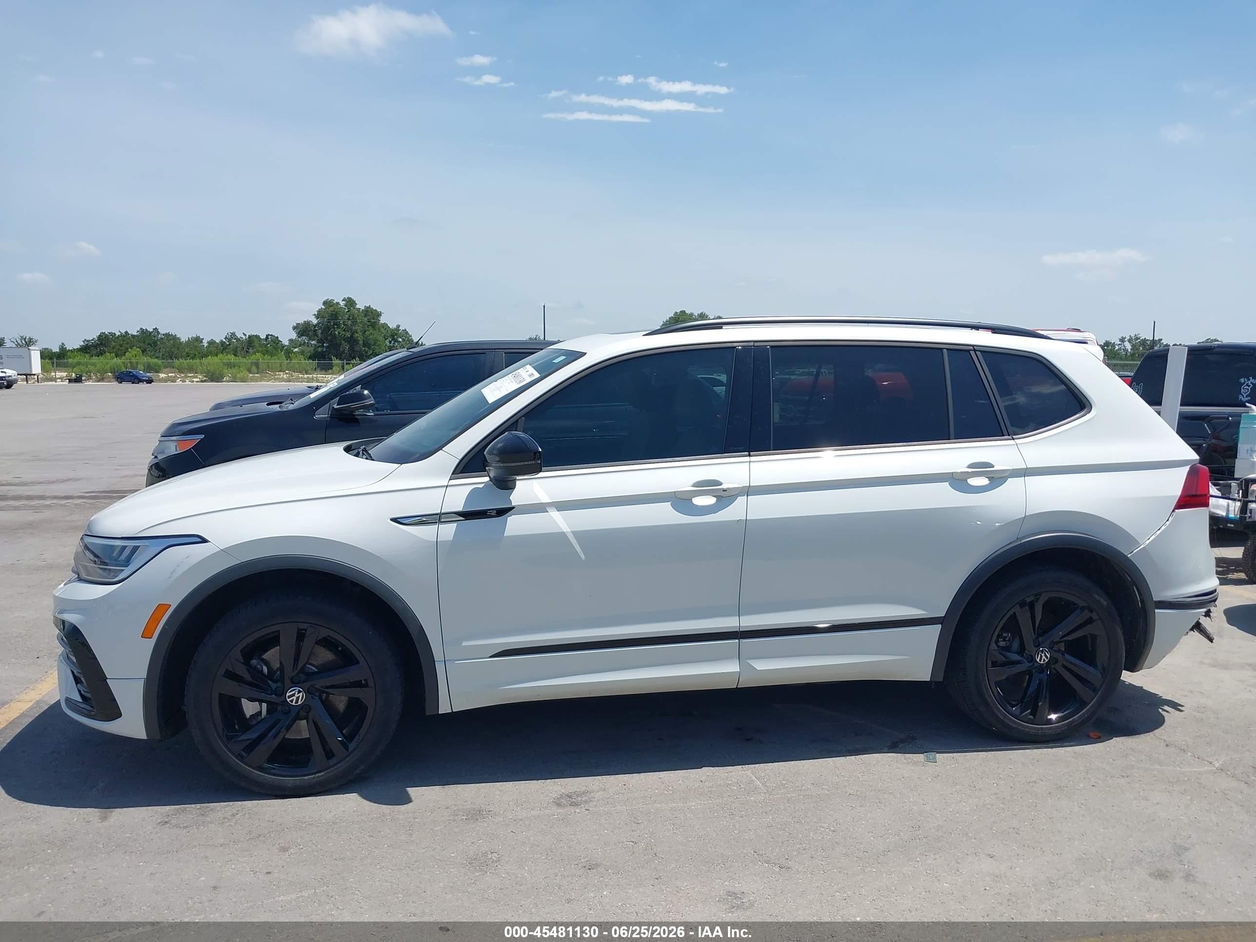 2023 Volkswagen Tiguan 2.0t Se R-line Black Белый vin: 3VVCB7AX7PM093653