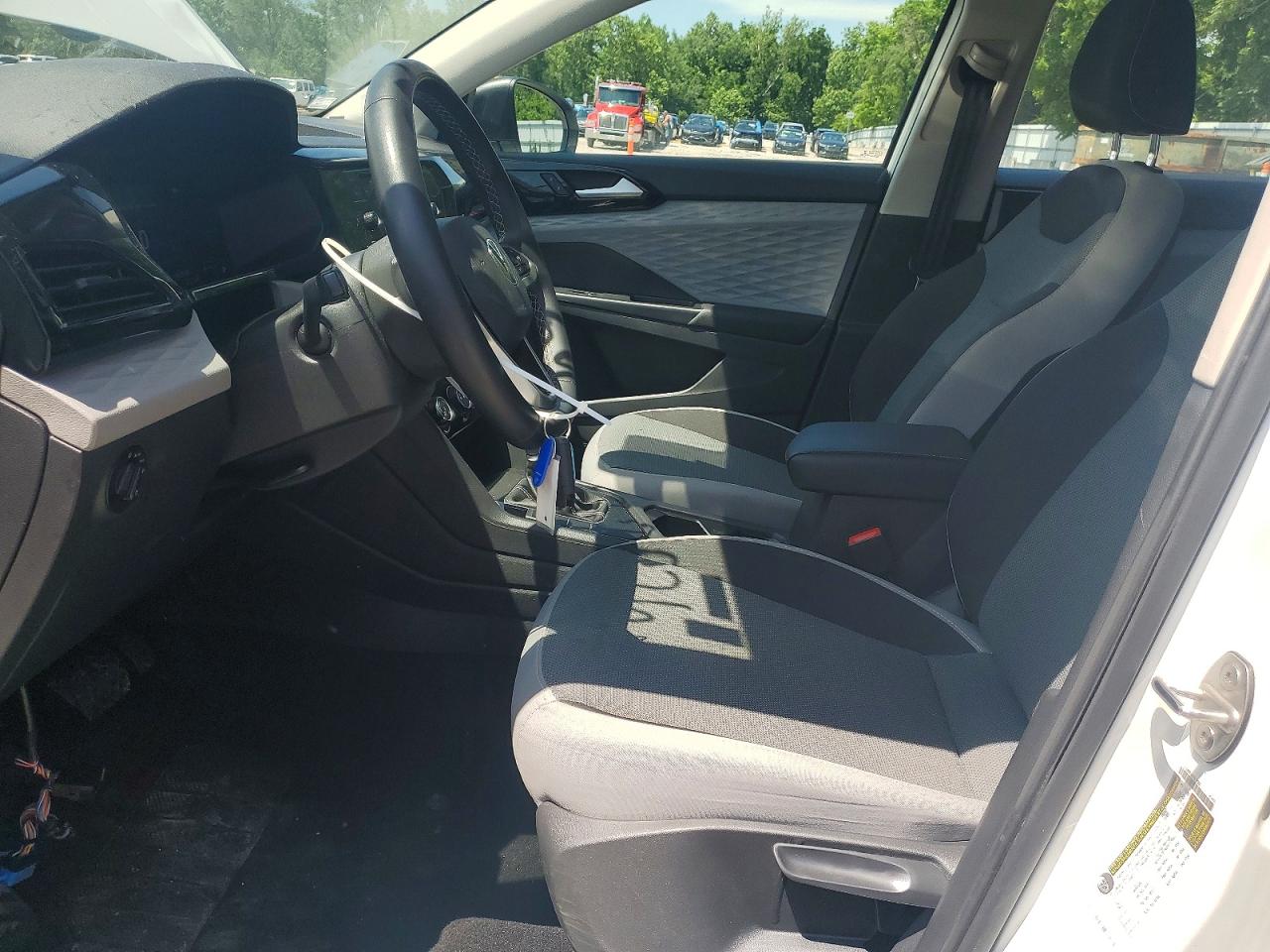 2023 Volkswagen Taos S White vin: 3VVDX7B26PM320193