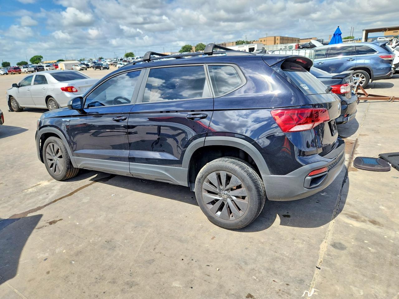 2023 Volkswagen Taos S Черный vin: 3VVDX7B28PM320695