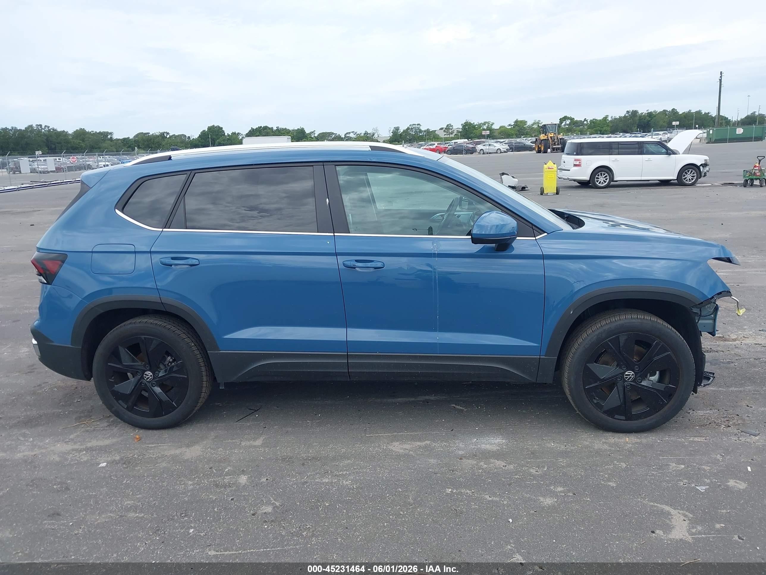 2025 Volkswagen Taos 1.5t Se Light Blue vin: 3VVEC7B24SM077332