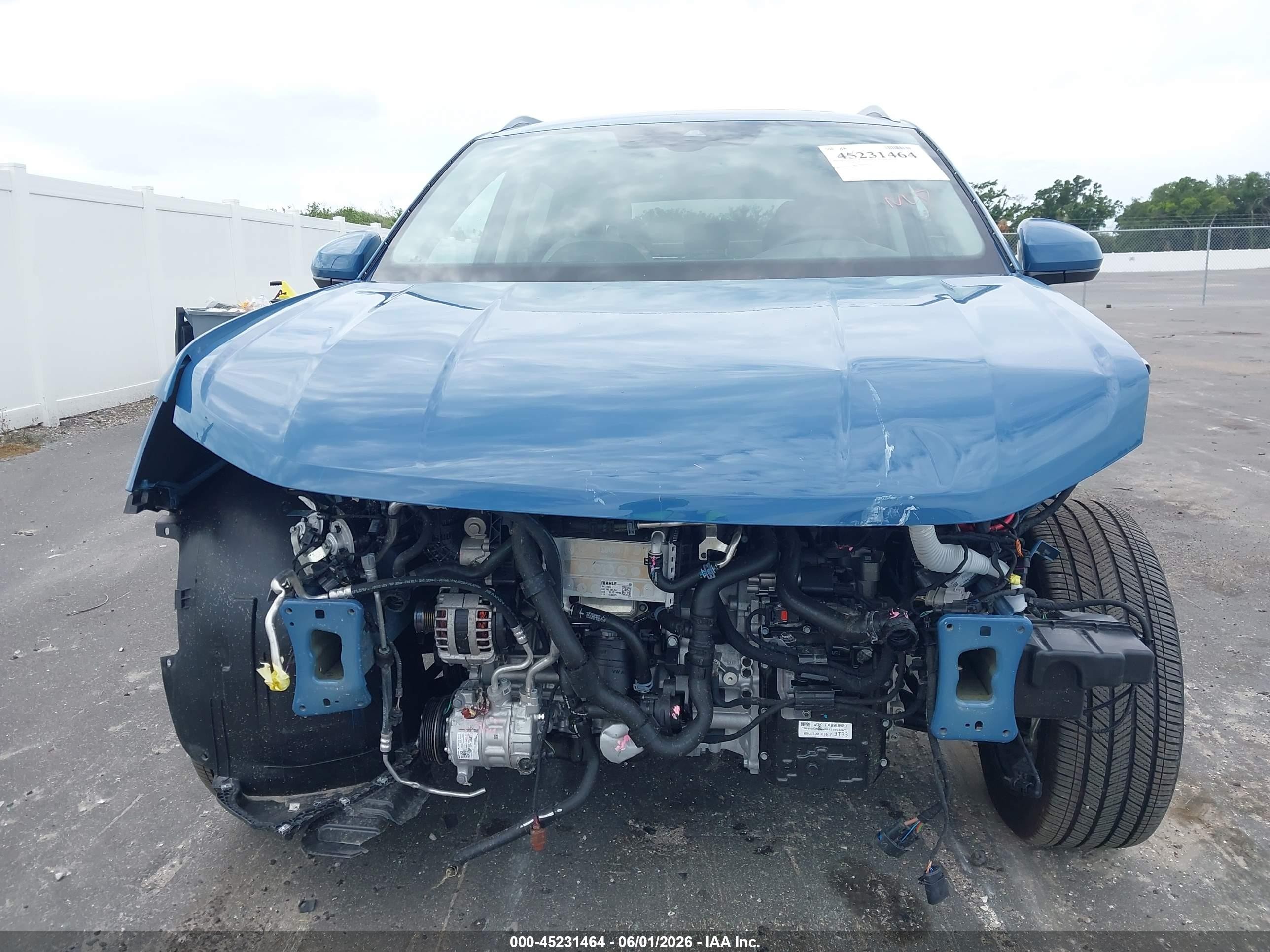 2025 Volkswagen Taos 1.5t Se Light Blue vin: 3VVEC7B24SM077332