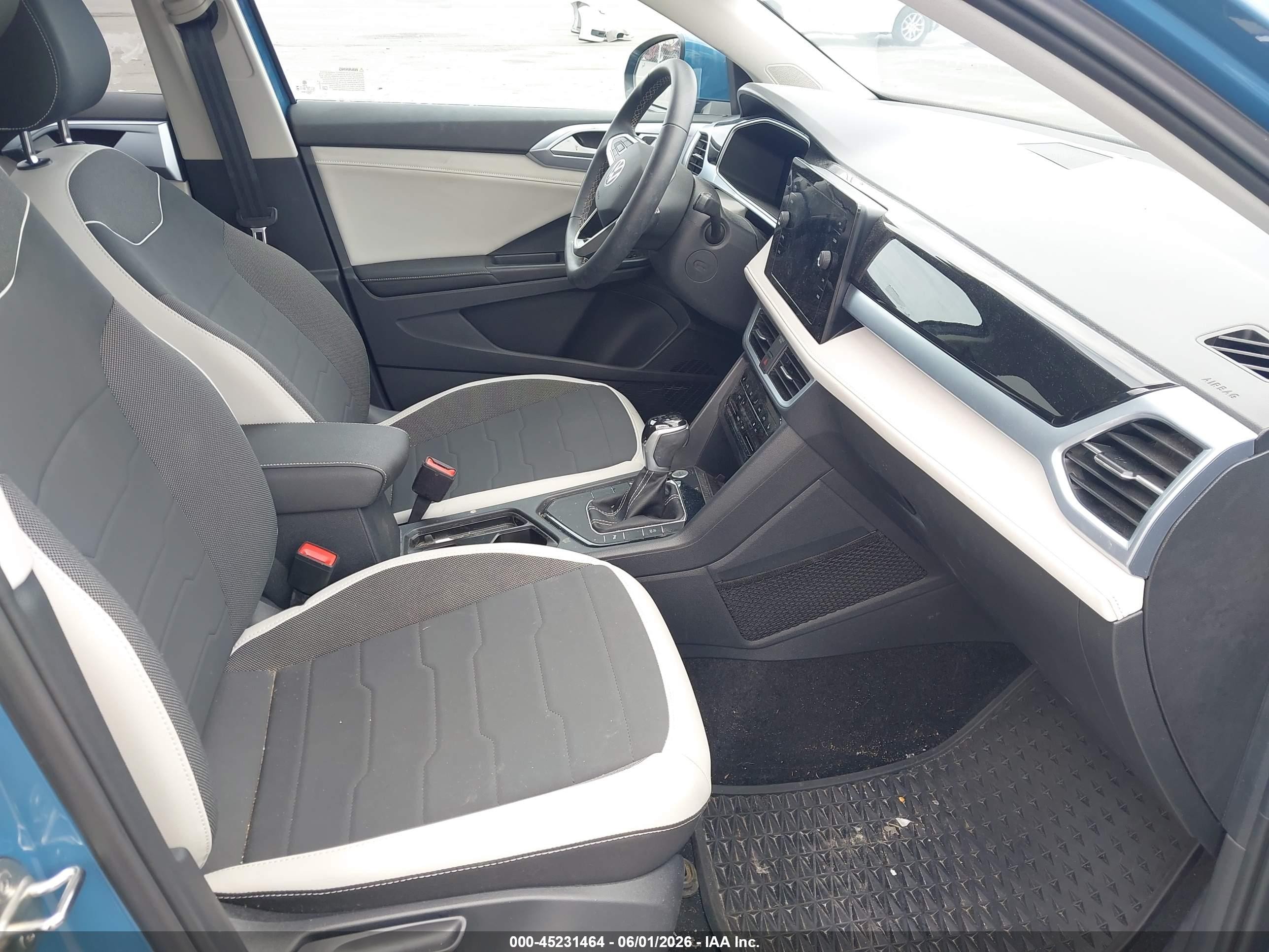 2025 Volkswagen Taos 1.5t Se Light Blue vin: 3VVEC7B24SM077332