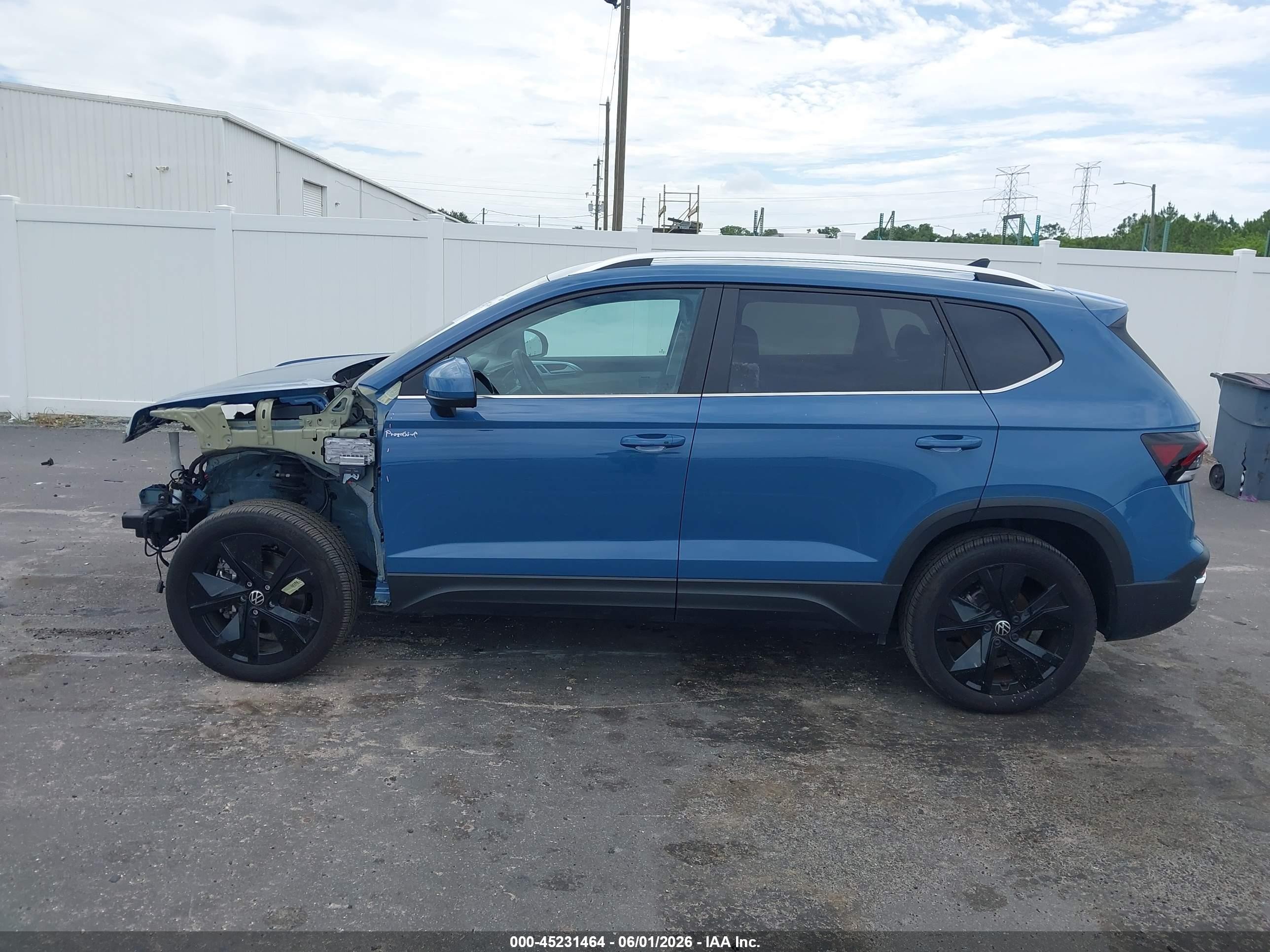 2025 Volkswagen Taos 1.5t Se Light Blue vin: 3VVEC7B24SM077332