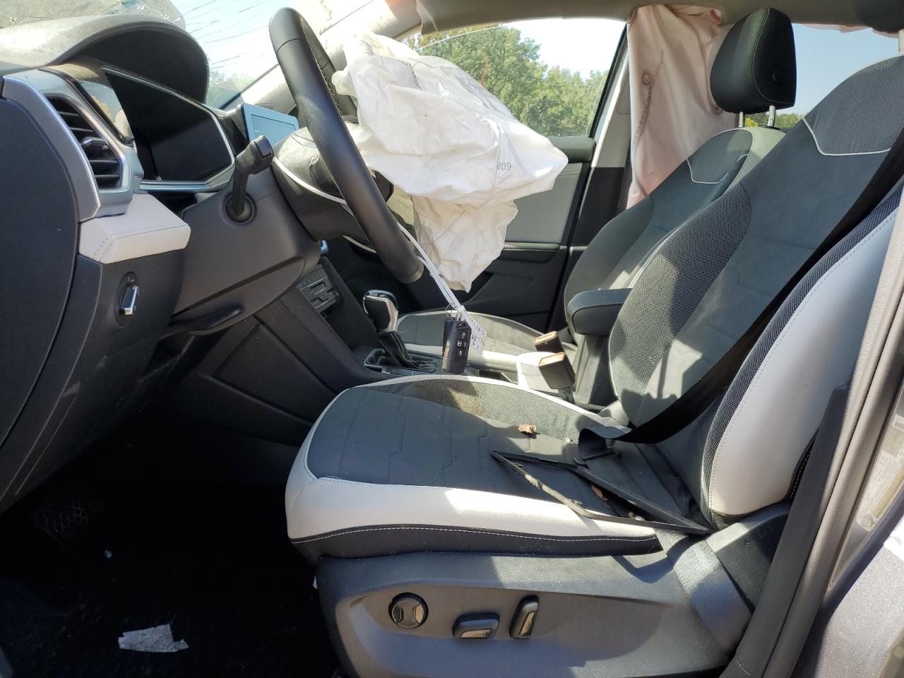 2025 Volkswagen Taos Se Gray vin: 3VVEC7B28SM008515